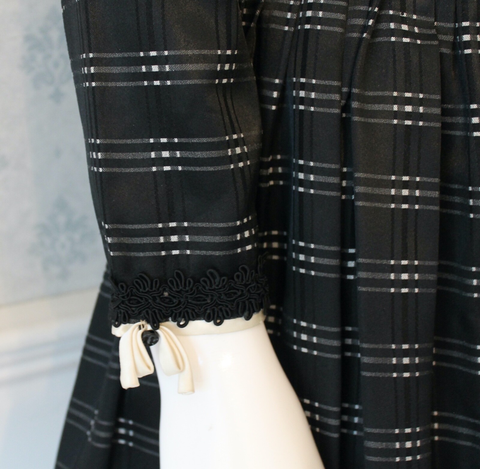 Vintage 1950s Black and White Checkered Long Sleeve Swing Skirt Dress