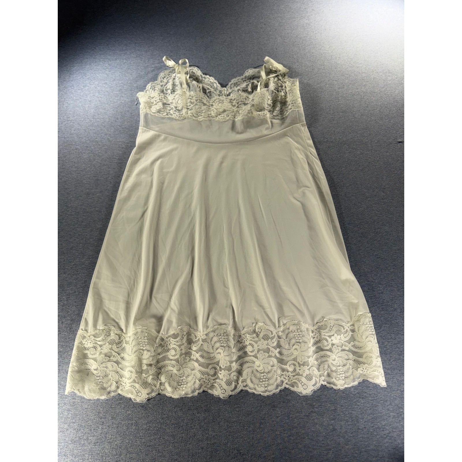 Vtg 1960s Vanity Fair Ivory Nylon Tricot Lace Trim Full Slip Size 38 USA Made
