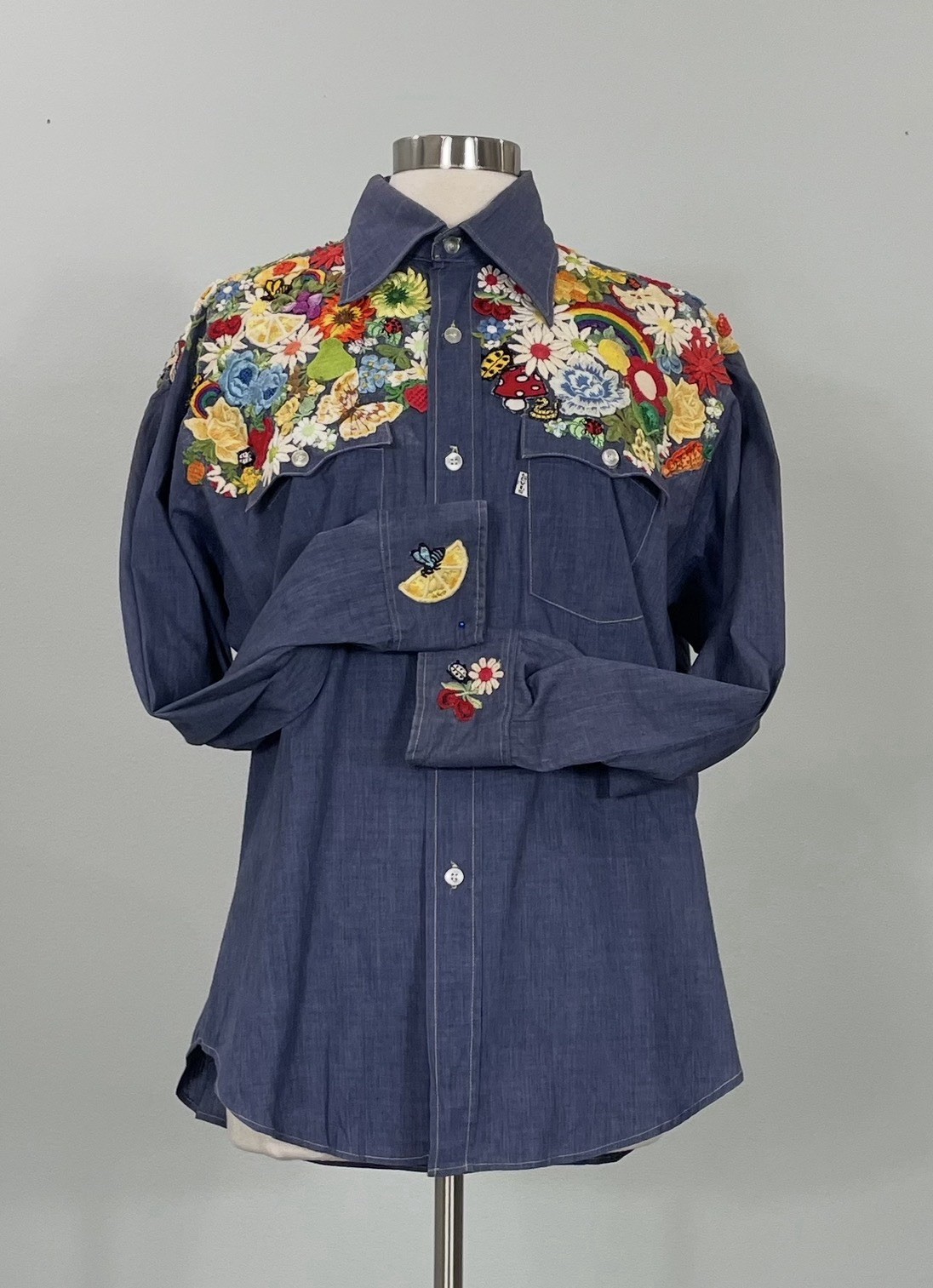 Vtg 1970’s Appliqued Levis Shirt – So many appliques! Flowers Rainbow Bee Cherry