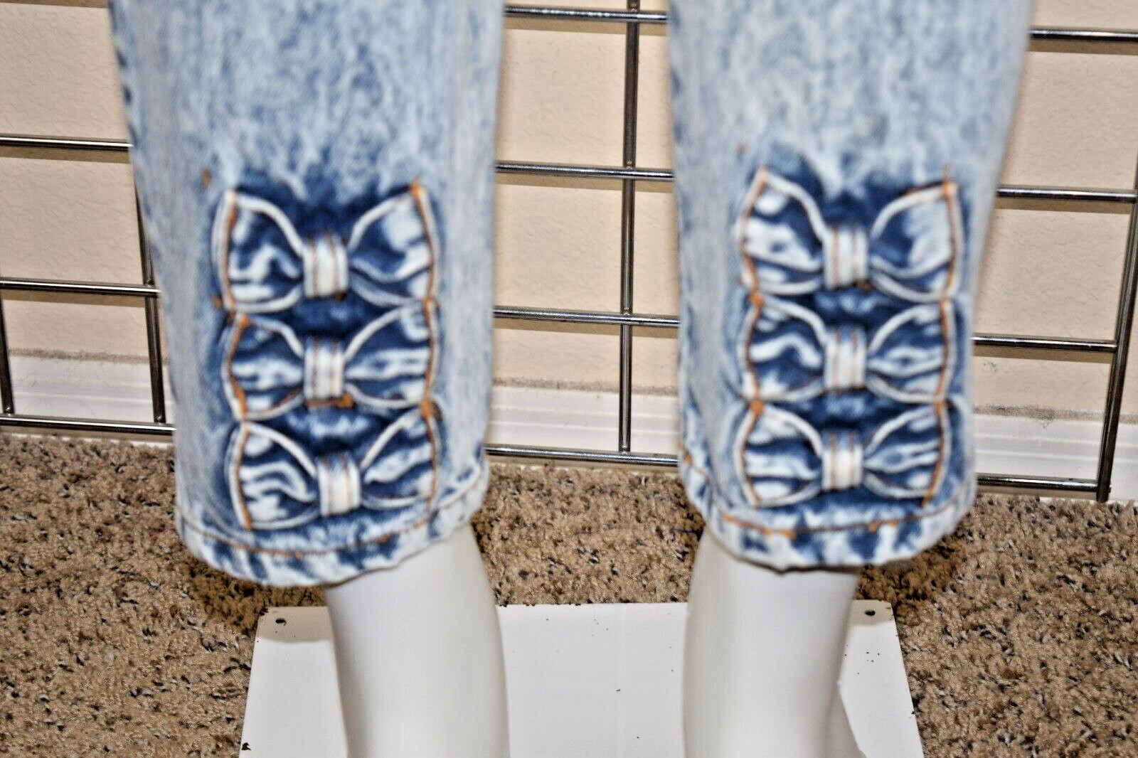 Vintage Jordache Jeans Calf Bows Size 24 x 26 7/8 80s Blue Acid Wash High Waist