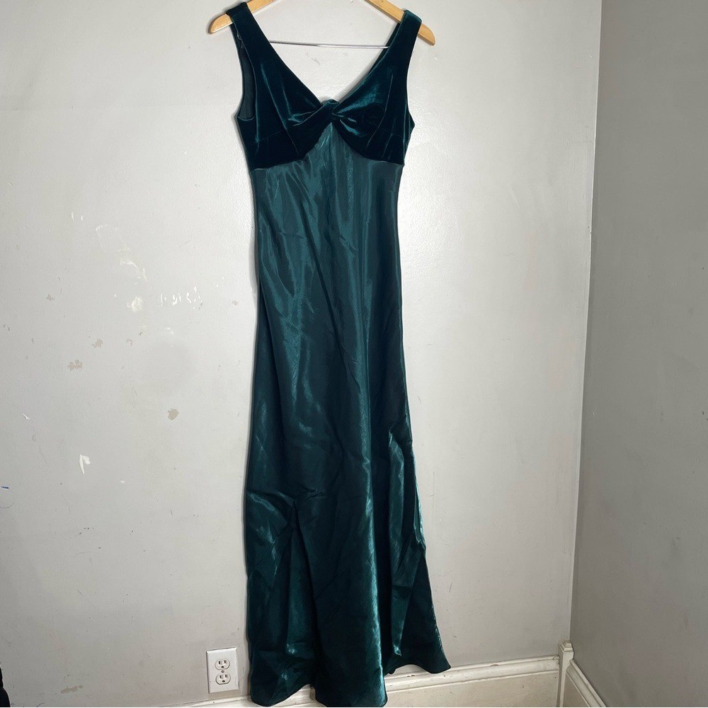 Vintage 90s Y2K Niki Livas Green Velvet and Satin Prom Gown Dress Size 8