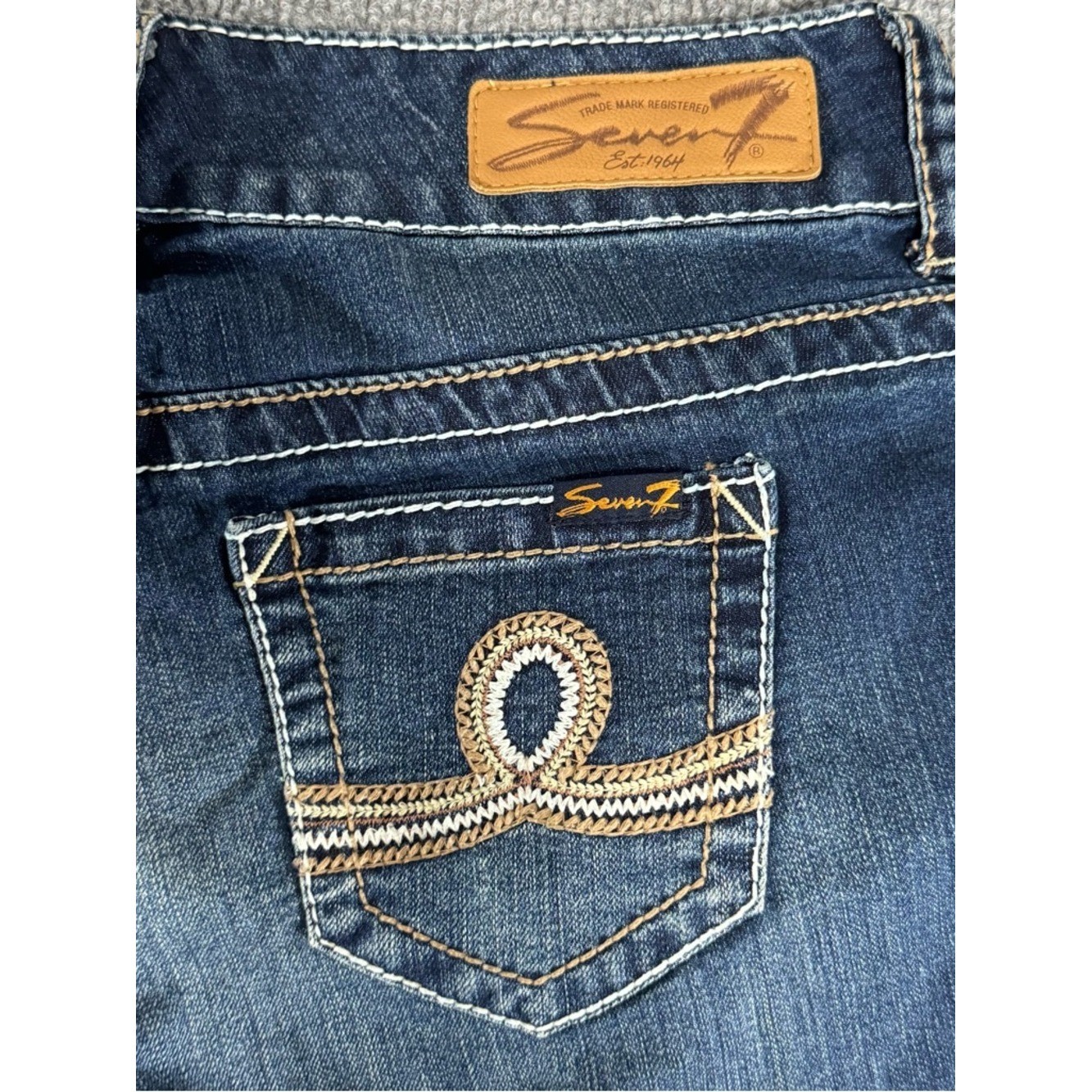 Seven7 Denim Shorts 4 Embroidered Pocket Contrast Stitch Y2K Retro Whiskered 4