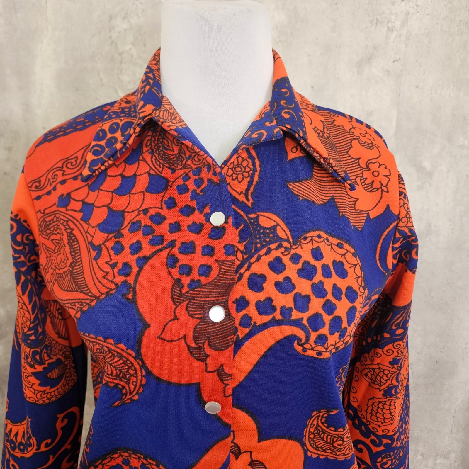 Vintage 70s Psychedelic Mod Paisley Dbl Knit poly Shirt Reddish Orange Blue