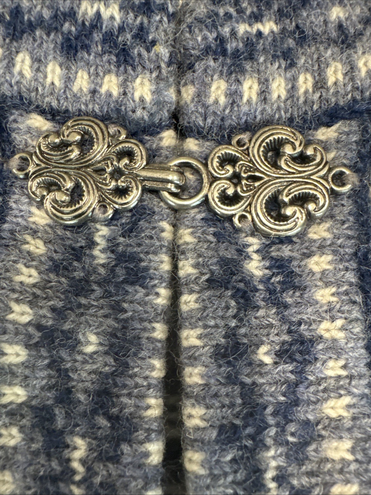 Cambridge Dry Goods 100% Wool Sweater Cardigan Snowflake Metal Button Hook Large