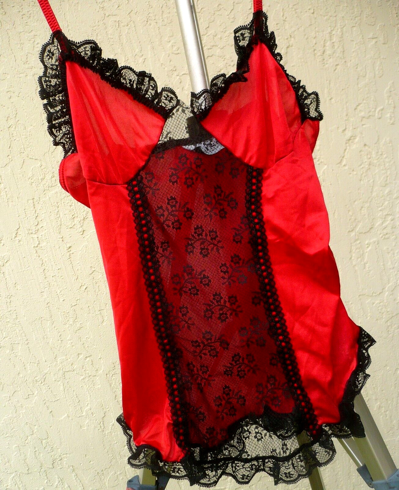 VTG BLISS NEW YORK USA RED NIGHTIE BLACK LACE SHEER FRONT S M NEGLIGEE LINGERIE