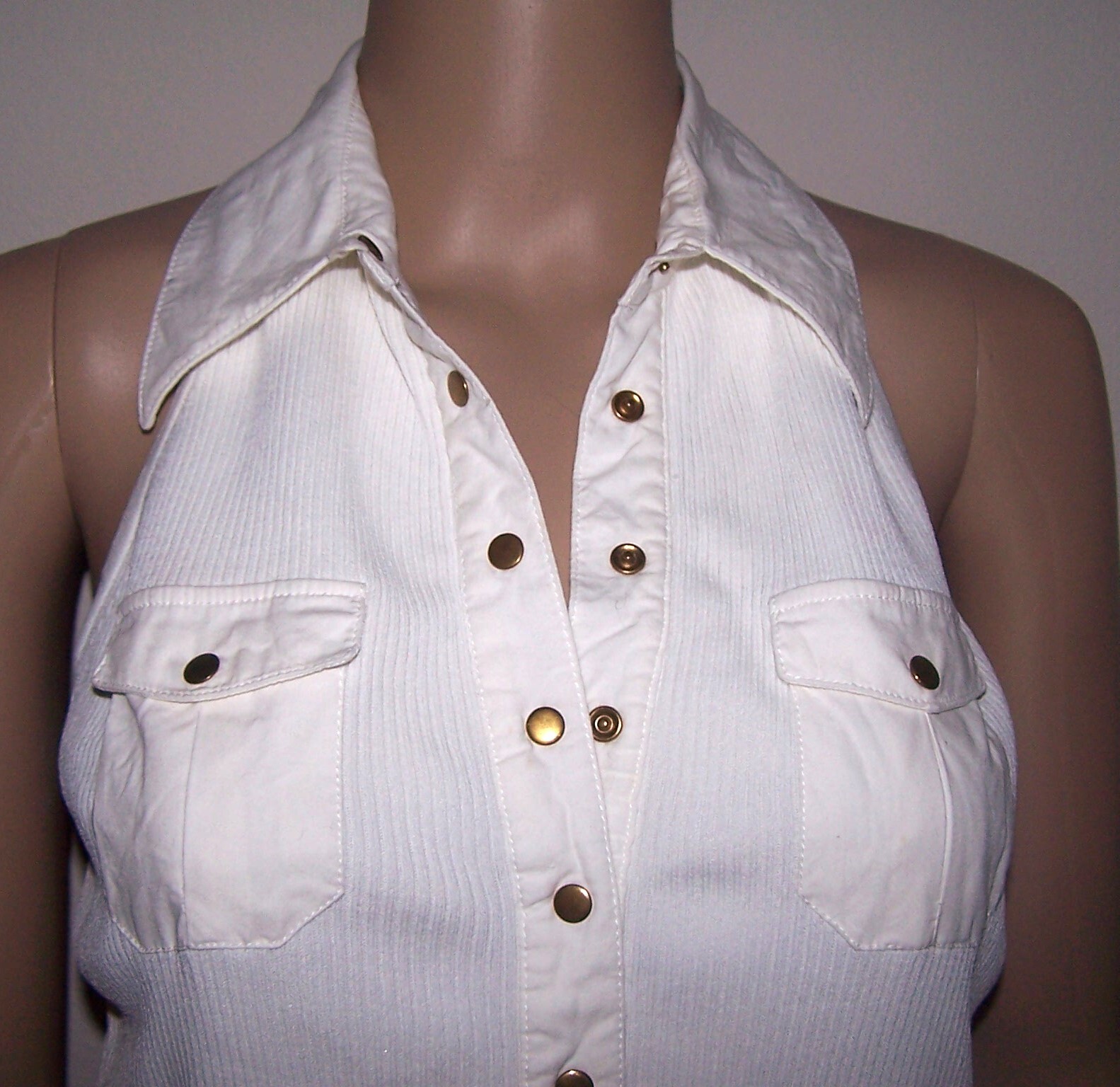 CACHE Y2K White Ribbed Knit w/Collar and Brass Snaps Long Top Size L (8-10)