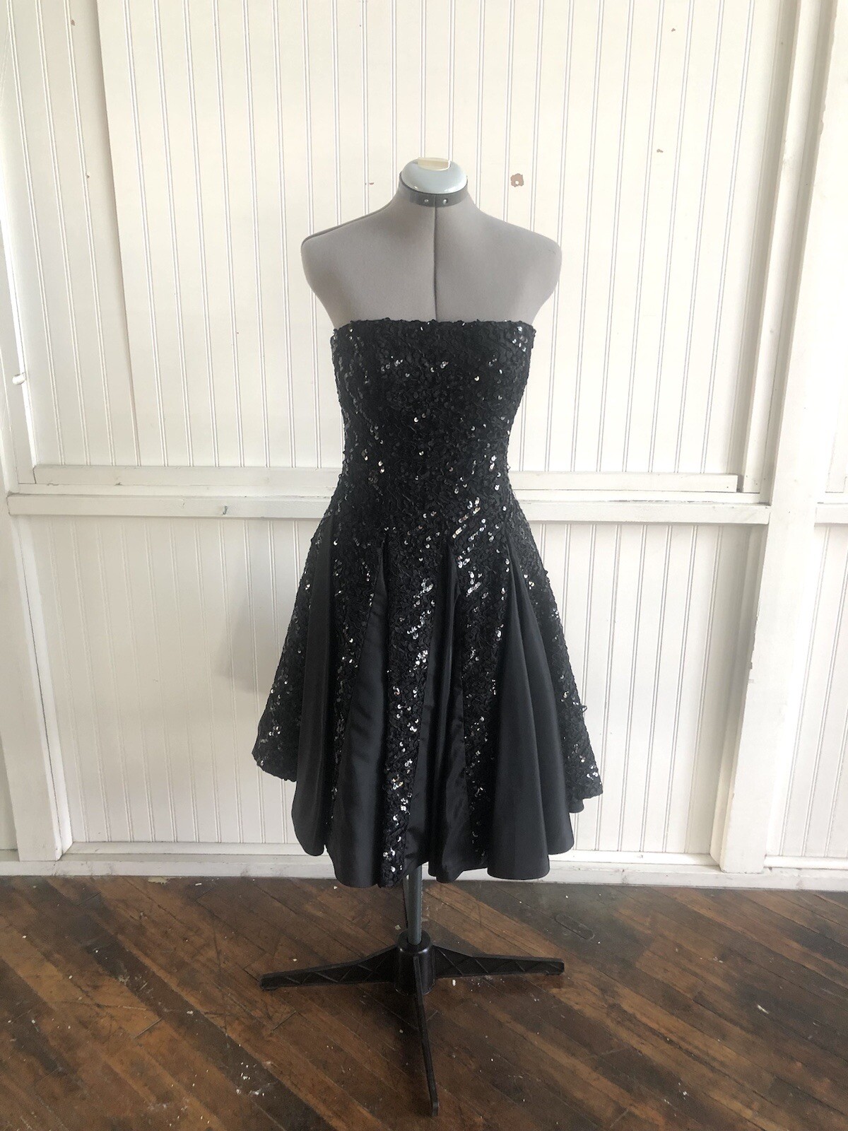 Elegant 1980’s Black Sequin & Ribbon Strapless Dress, XS/S
