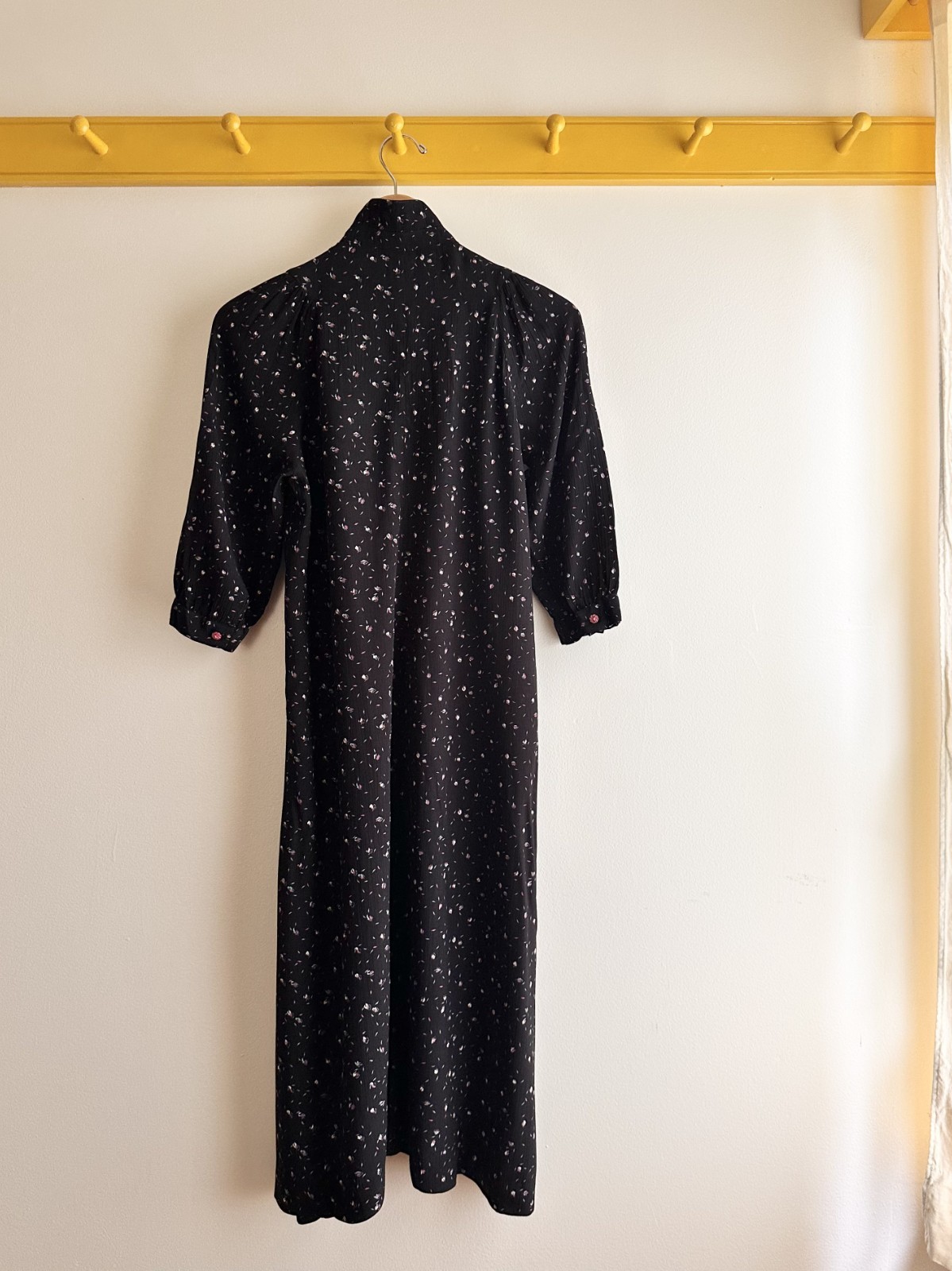 Vintage 80s Belle France black viscose floral print 3/4 puff sleeve easy dress S