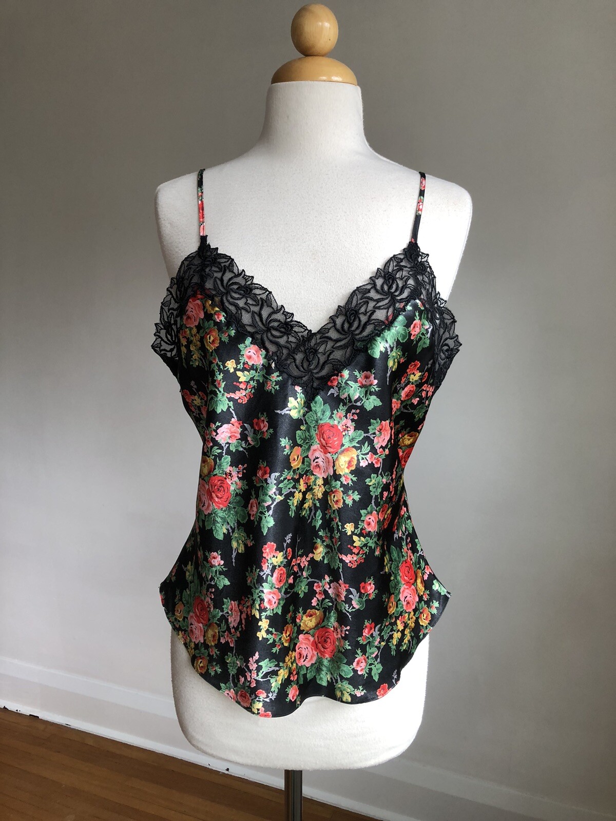 STUNNING VTG VICTORIA’S SECRET Floral Satin Black Lace Camisole Lingerie Top M
