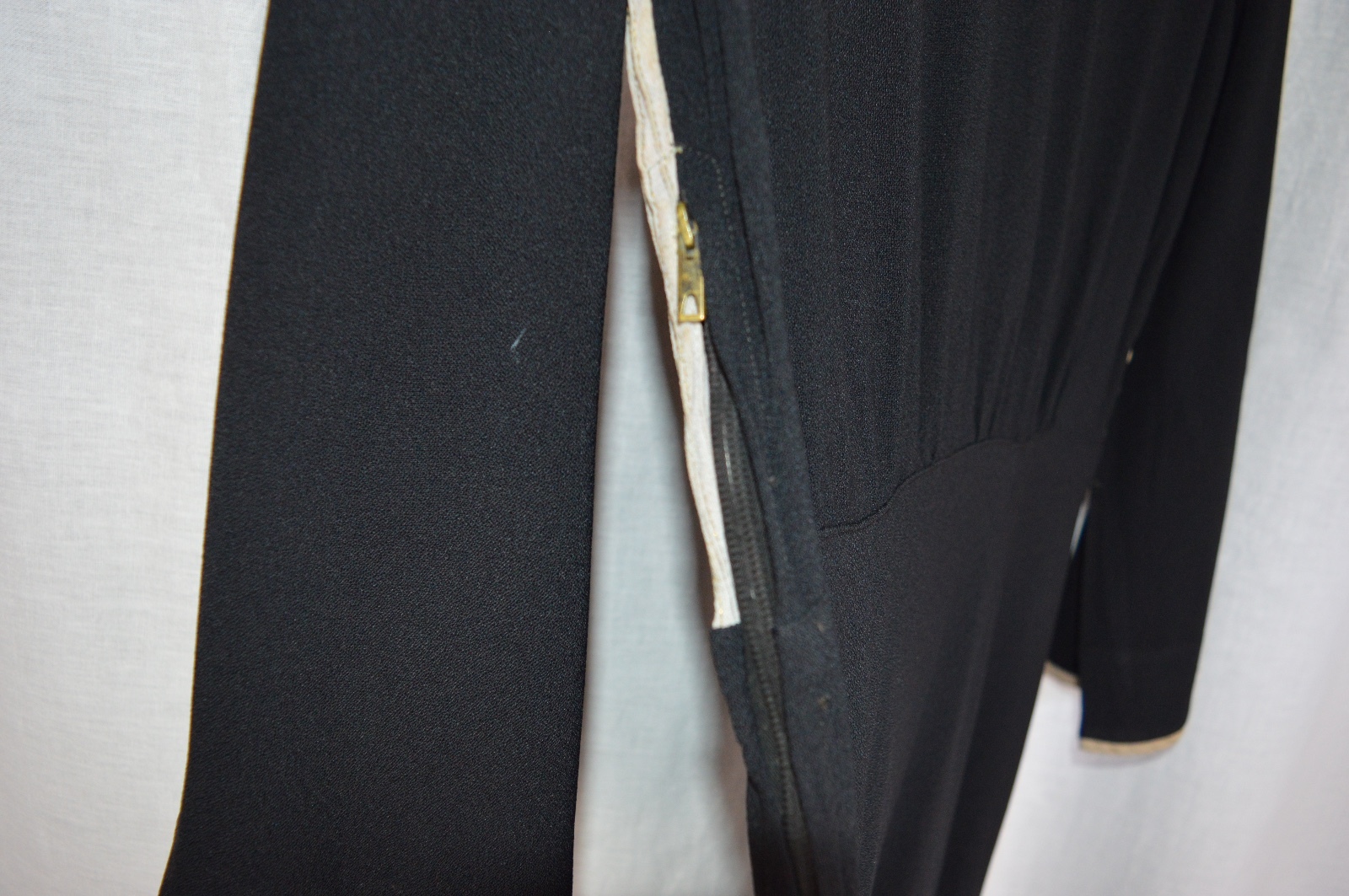 Vintage 1940s 1950s Beige Black Dress Celluloid Rhinestone Buttons Size Medium