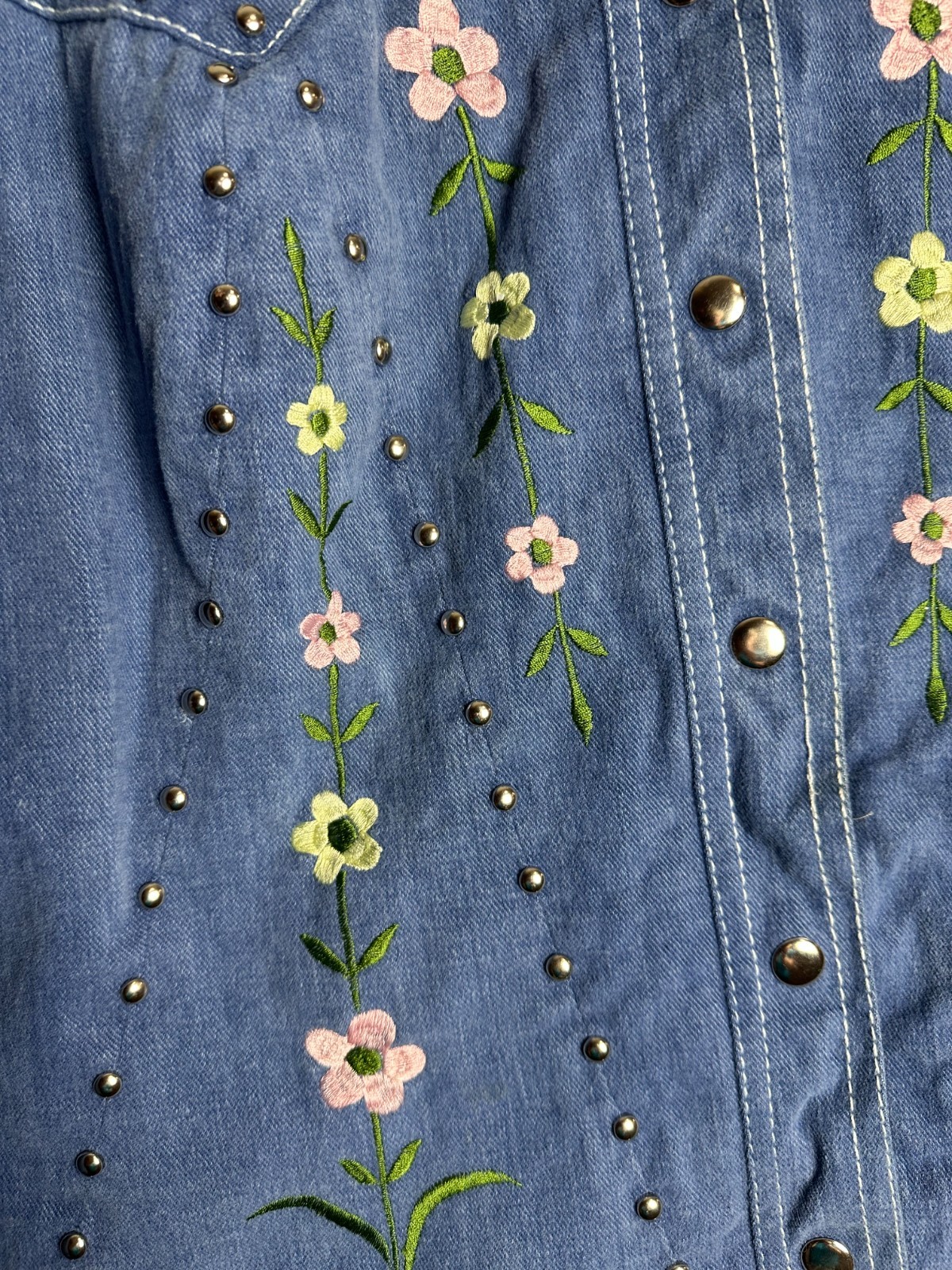 70s Vintage Gina Teresa Studded Denim Jacket w Floral Embroidery 16