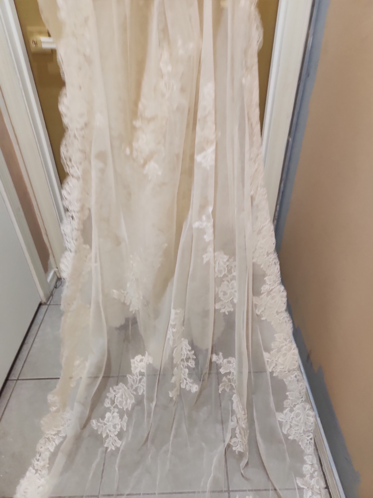 VTG 1960s Alfred Angelo Edythe Vincent Lace Gown Veil Set