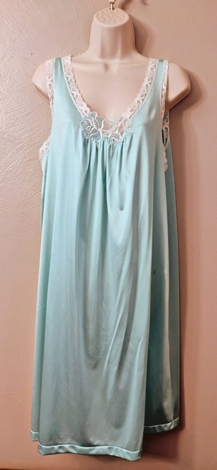 Vtg VANDEMERE Sleeveless Floral Embroidered Nightgown Antron Nylon USA Sz M