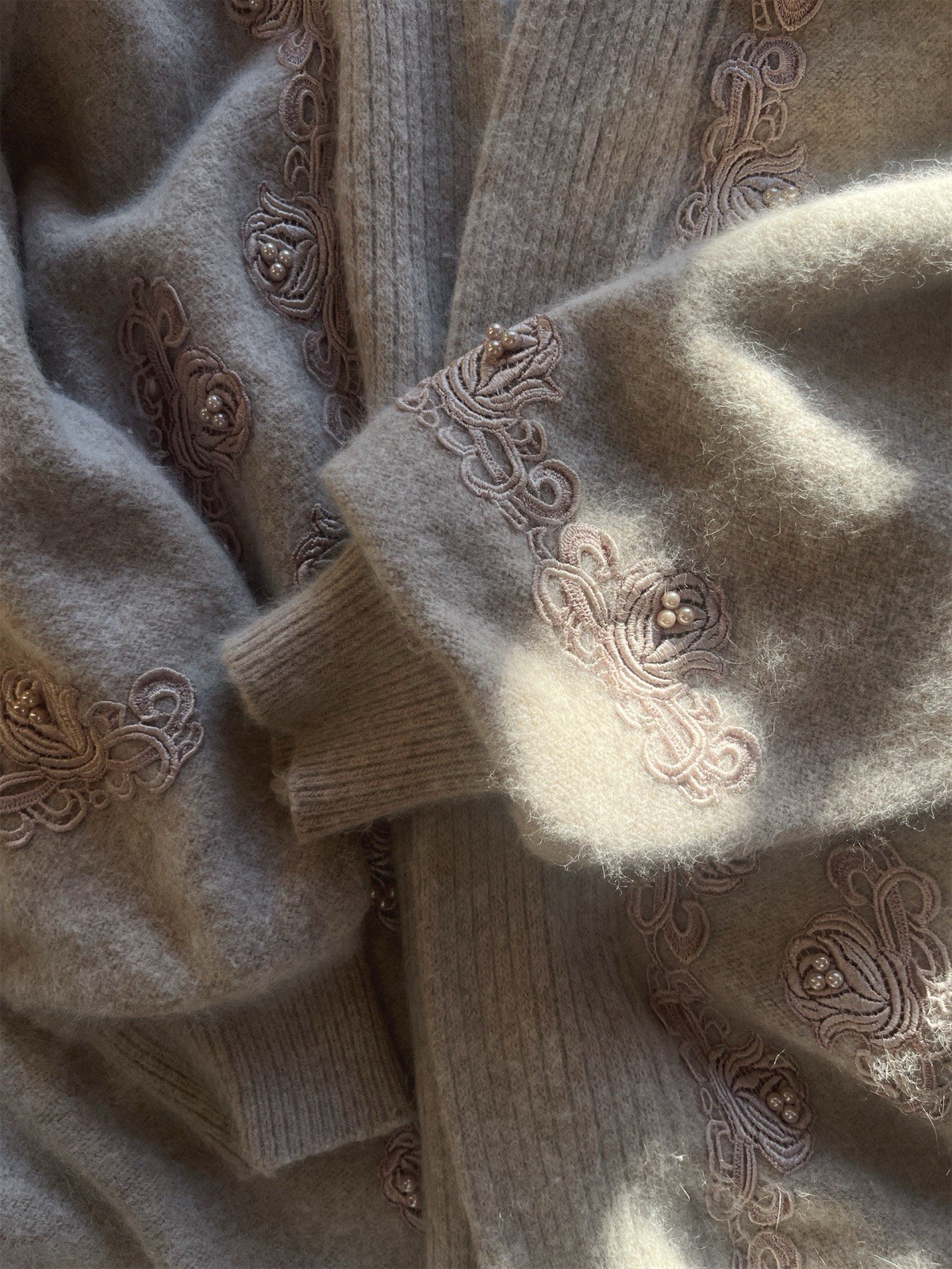 Vintage 1980s Ballet Slipper Beige Rose Lace Pearl Beaded Angora Mix Cardigan S