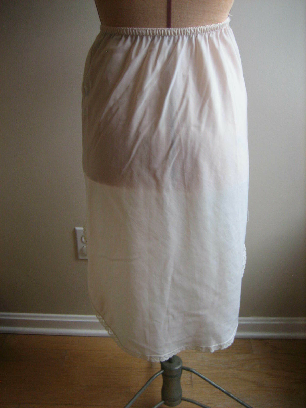 YOUNG TRADITIONS Cream Nylon Half Slip, 2 Lace Edge Tapered Side Slits – Size S
