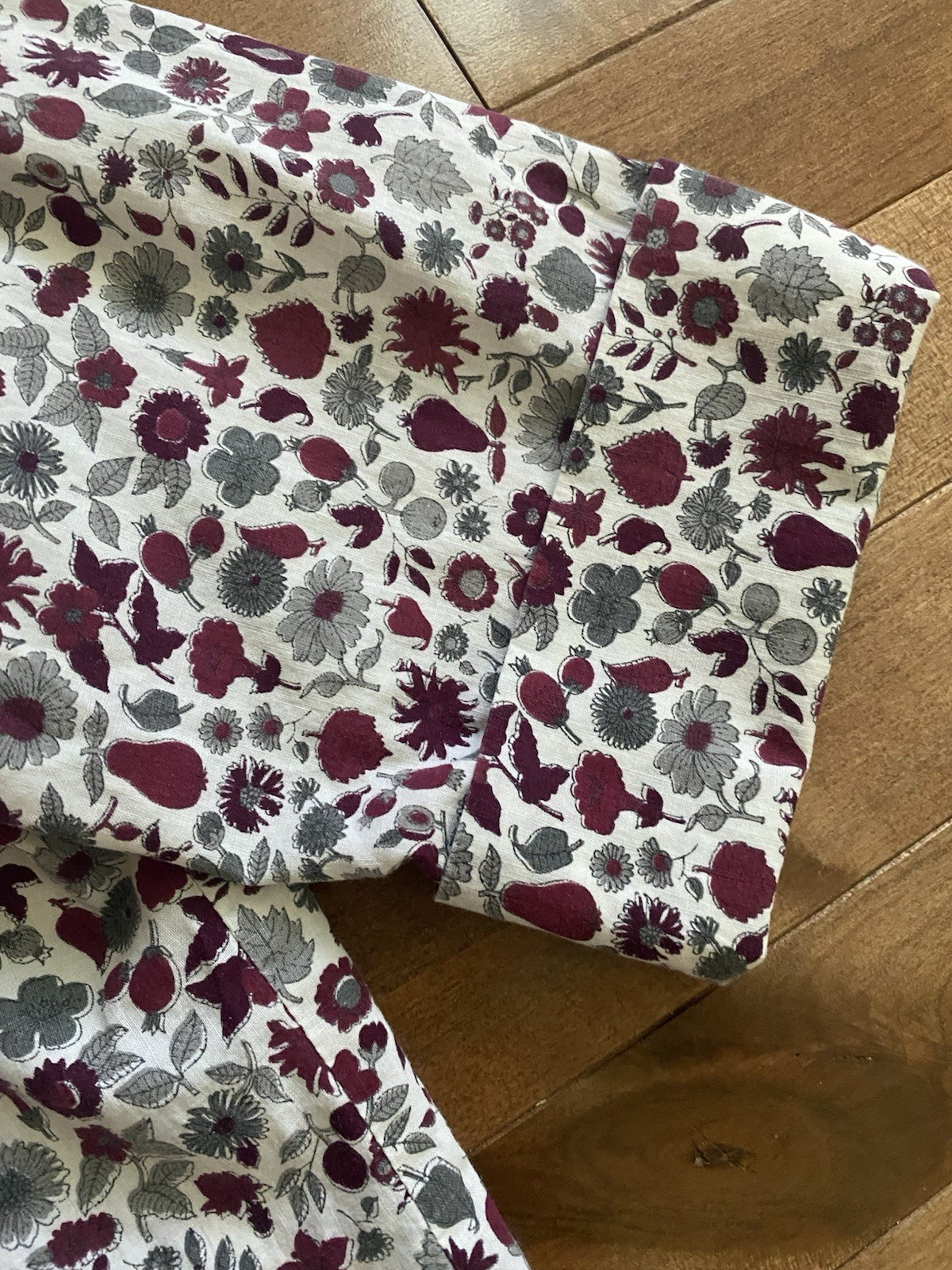 Vintage Women’s Small 1960s? Half Sleeve Shirt Peter Pan Collar Burgundy Floral