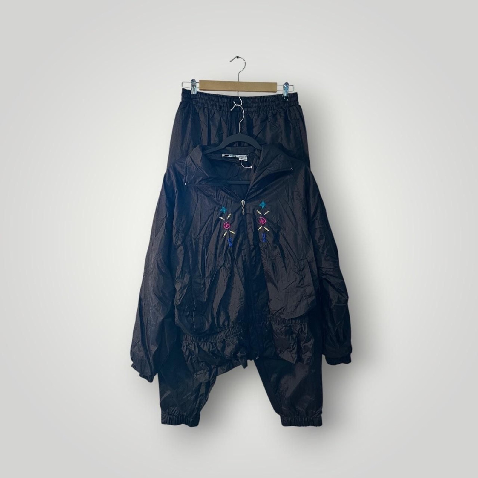 Vintage 90s Bold Spirit Black Windbreaker Track Set Women’s Size M Floral Embroi