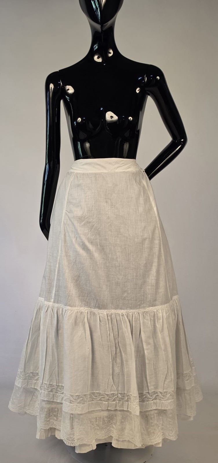 VICTORIAN 19TH C WHITE COTTON PETTICOAT W VALENCIENNES LACE BOTTOM FLOUNCE