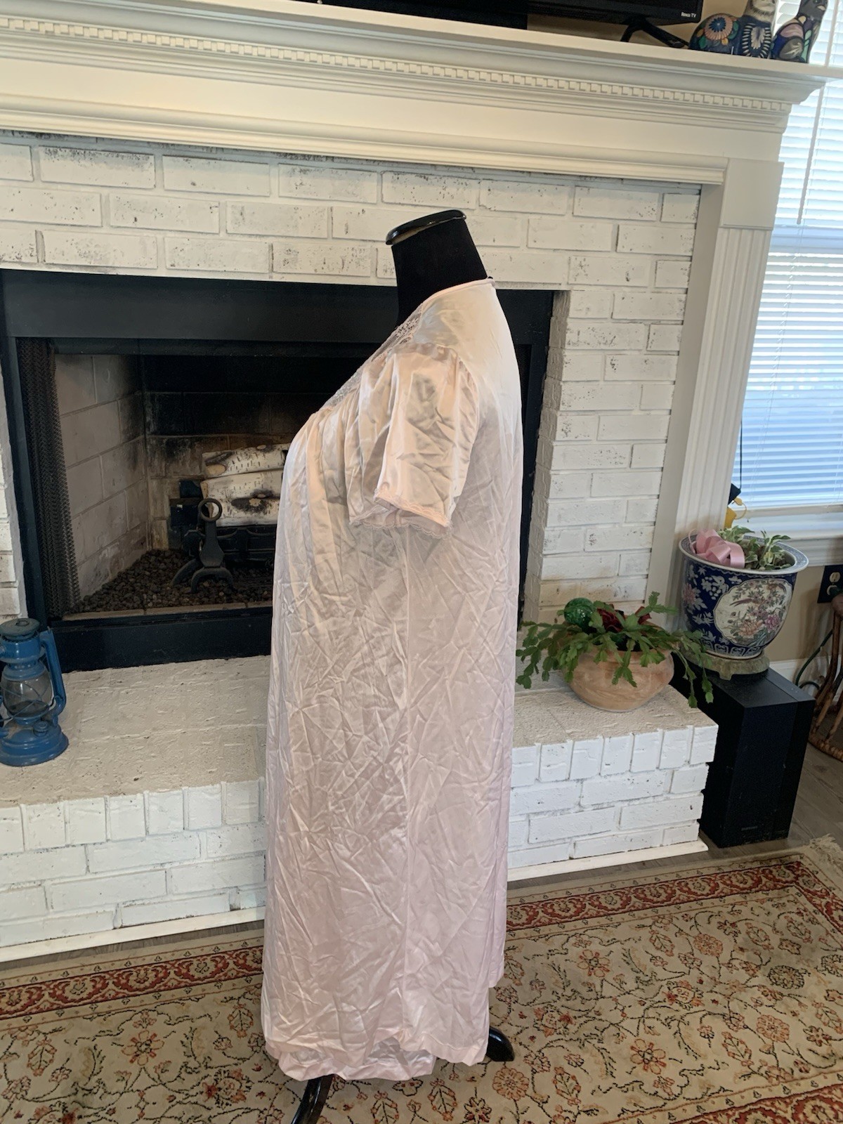 Vintage Vanity Fair Night Gown Robe Set Pink Nylon Embroidered Lace Size Small