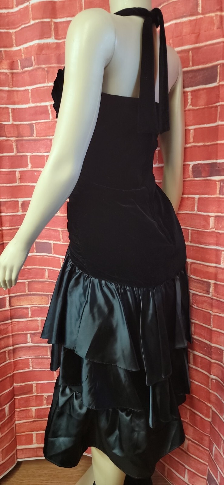 Vintage 80’s ILGWU ZUM ZUM Black Velvet/Satin Sequin Halter Party Dress 9/10 #11