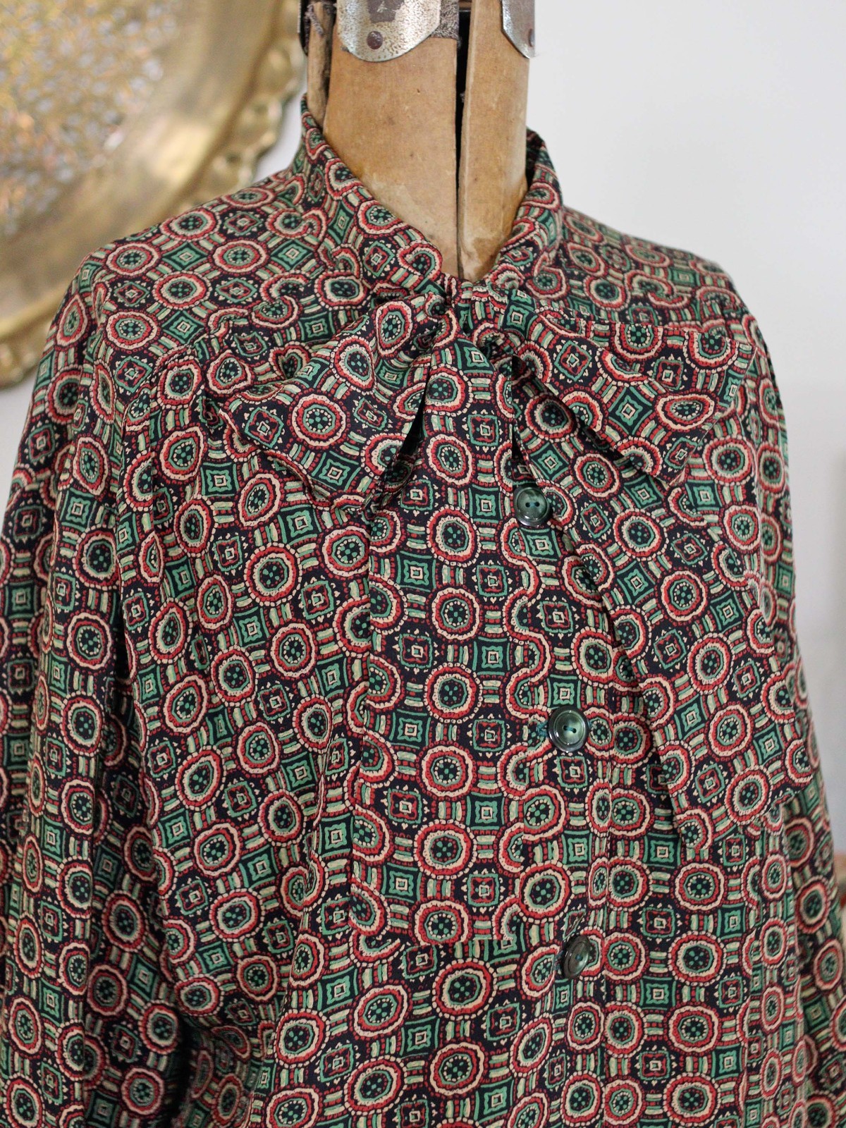 VTG Silk Pussy Bow Neck Blouse Green Red Black Scarf Print Boho Dark Academia