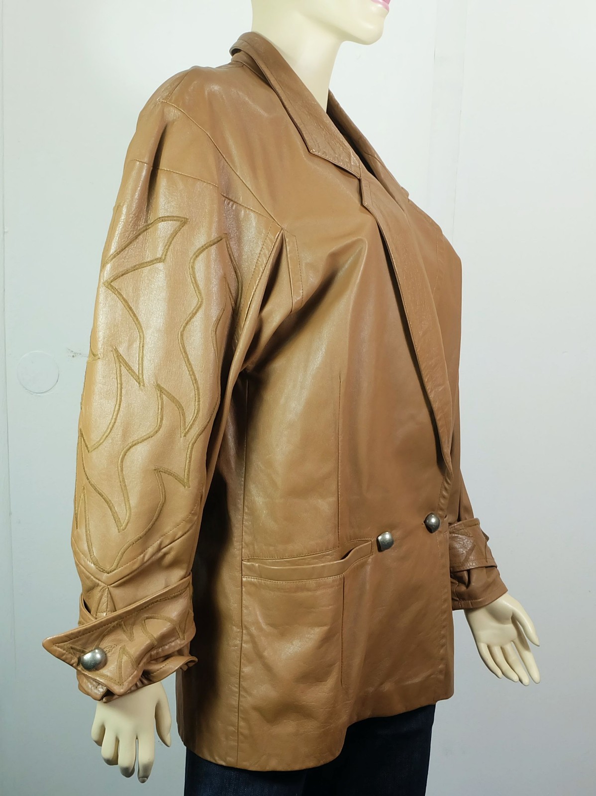 80s vintage LEATHER JACKET sz 36 caramel leather chiwitt embroidered sleeves