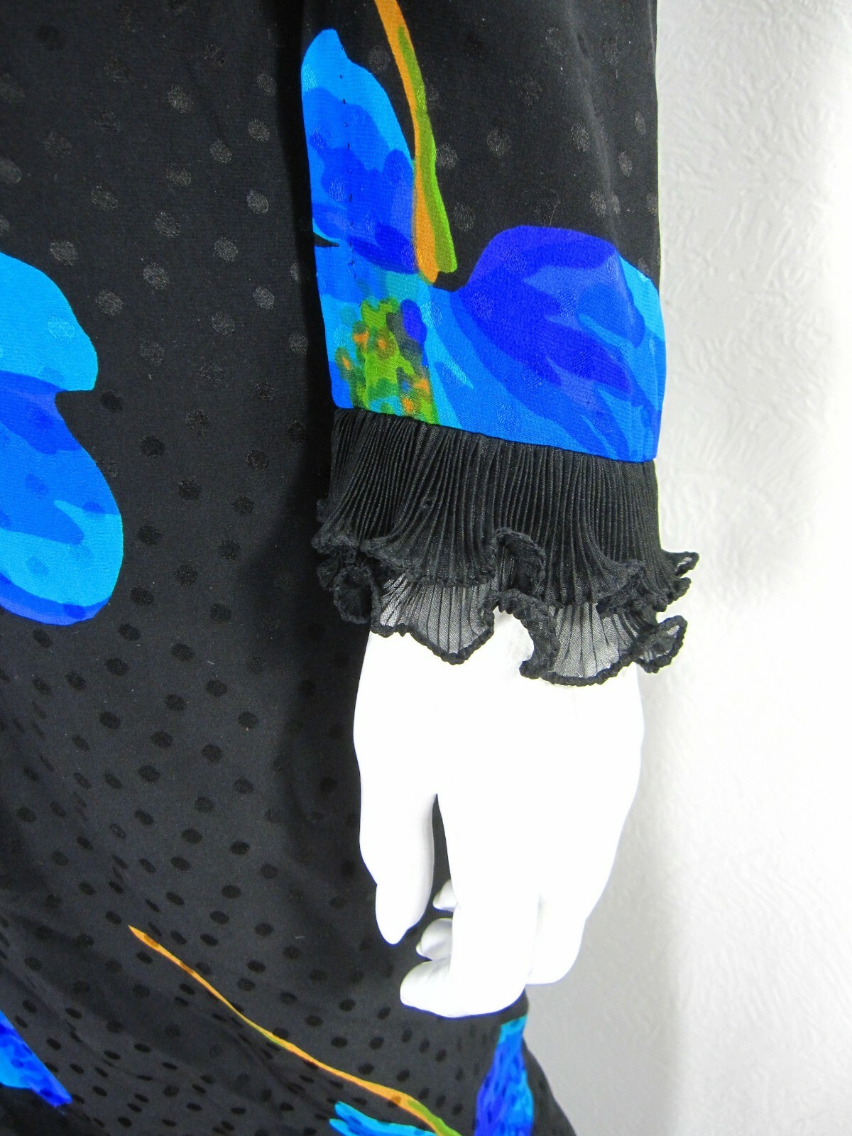 An Elizabeth Vintage Long Sleeve DRESS M Medium Black Blue Floral