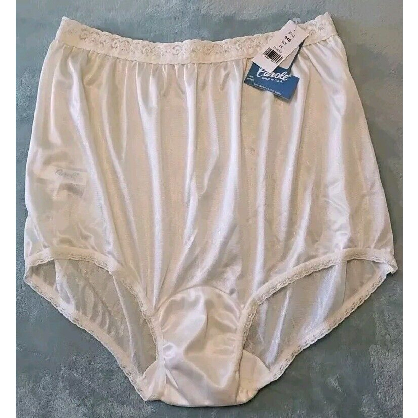 NOS NEW Vintage CAROLE Size 11 Lace Trim Beige Nylon Hi Cut Granny Panties
