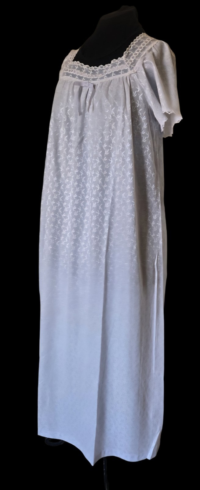 1970s JULI OF SLUMBERTOGS Shimmering White Nightgown W/ Lavender Satin Ribbon M