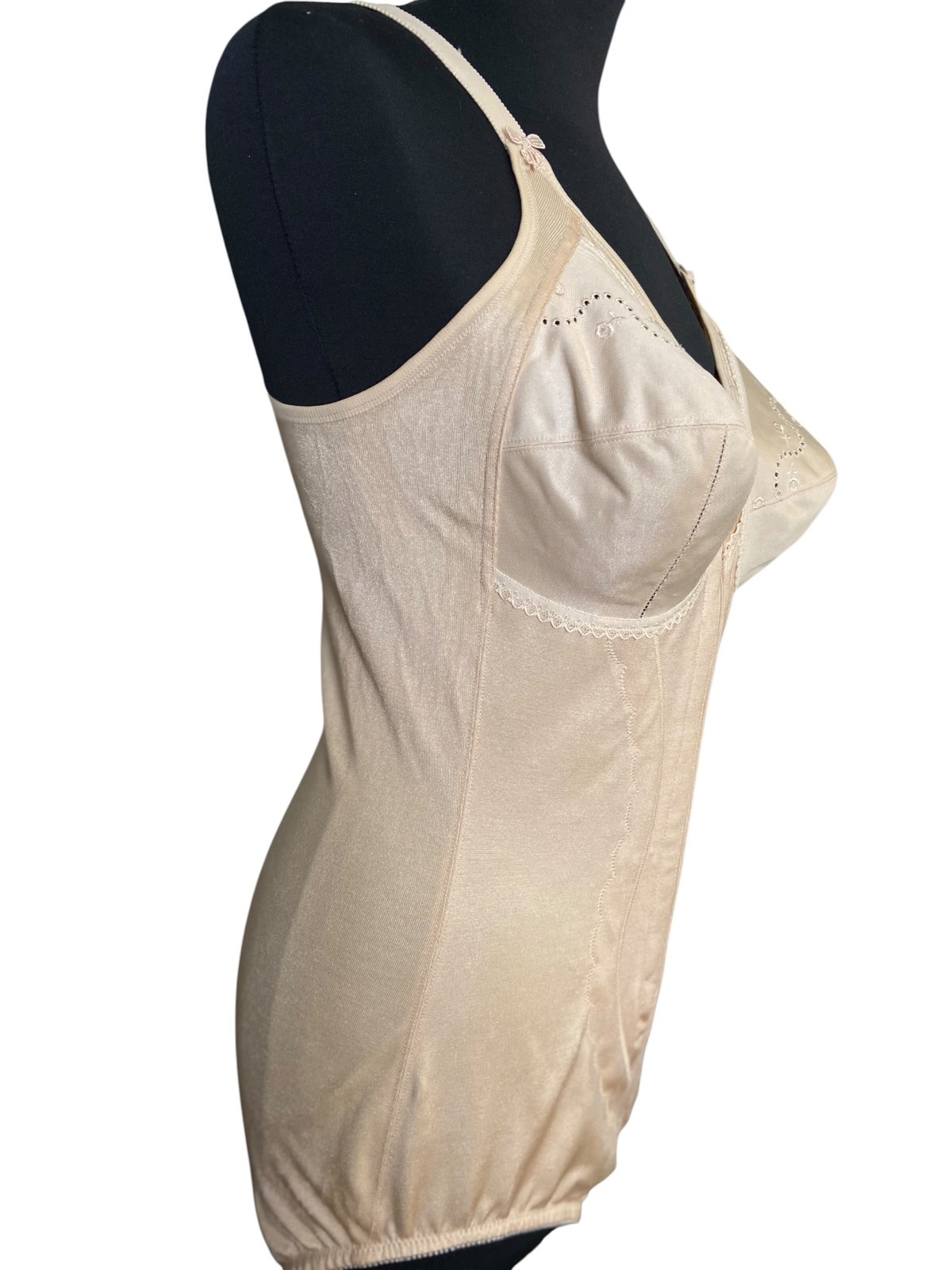 Women’s 70’s Vintage shapewear by Triumph | One piece in skin tone | Size EU 80D