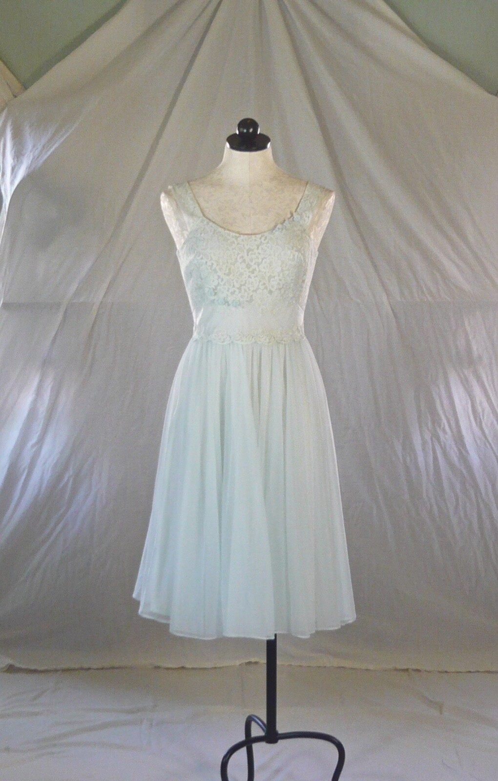 SHADOWLINE vintage 50s BLUE NYLON New Look GOWN lavish lace + seed pearls 34