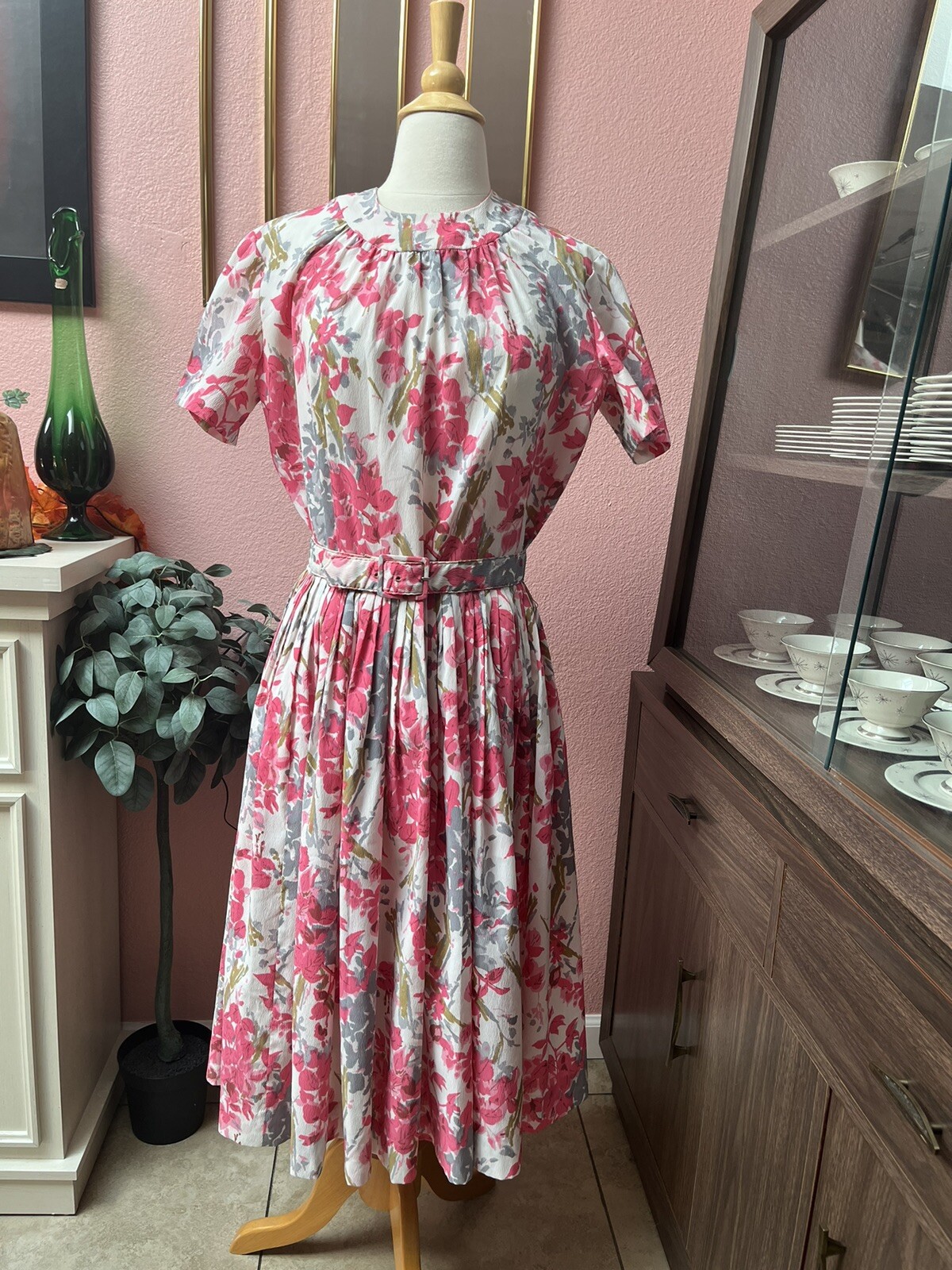1950s White Dress w/ Pink and Gray Floral Print Fit and Flare | Size M-L