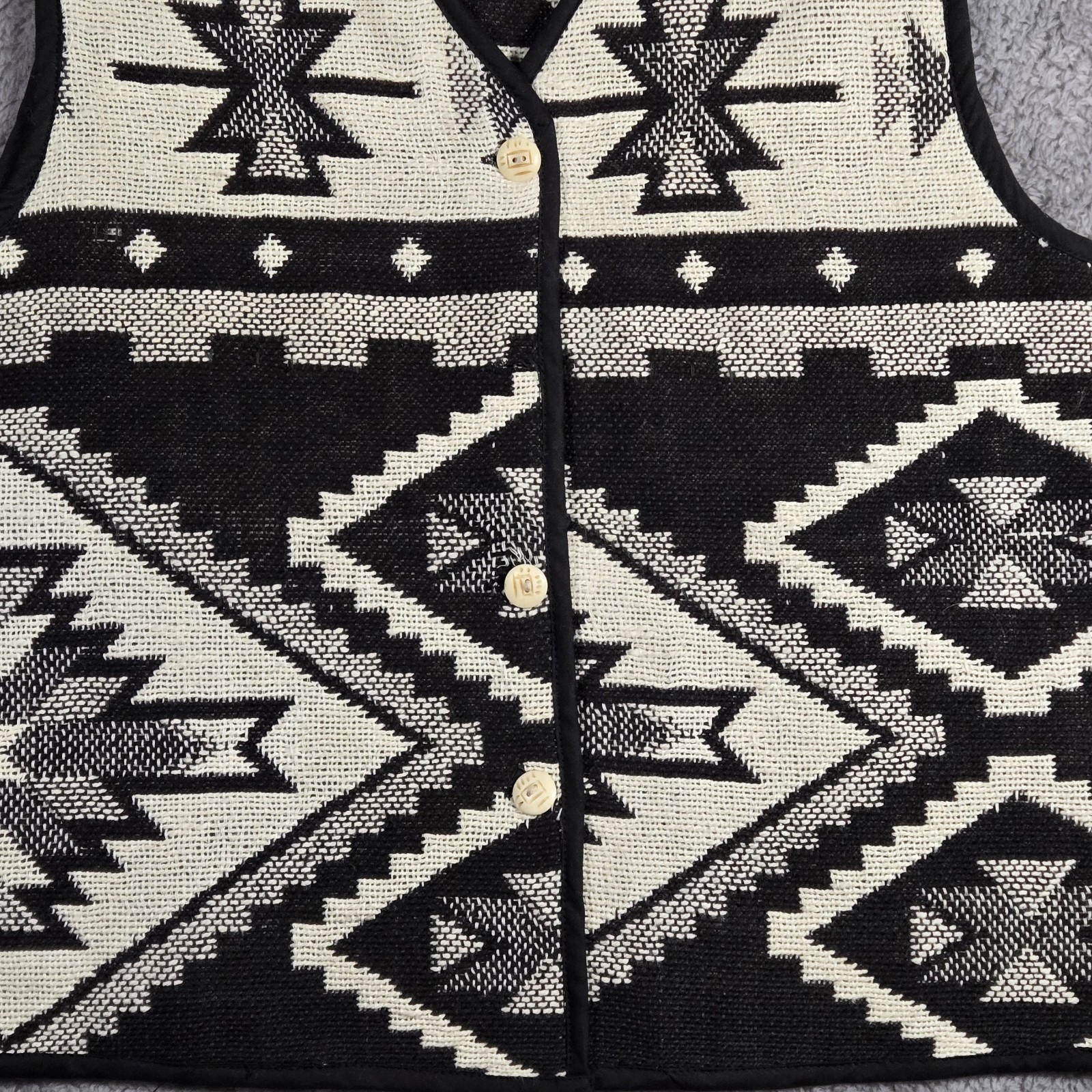 Bedford Fair Lifestyles Black and Off-White Vintage Aztec Pattern Size M