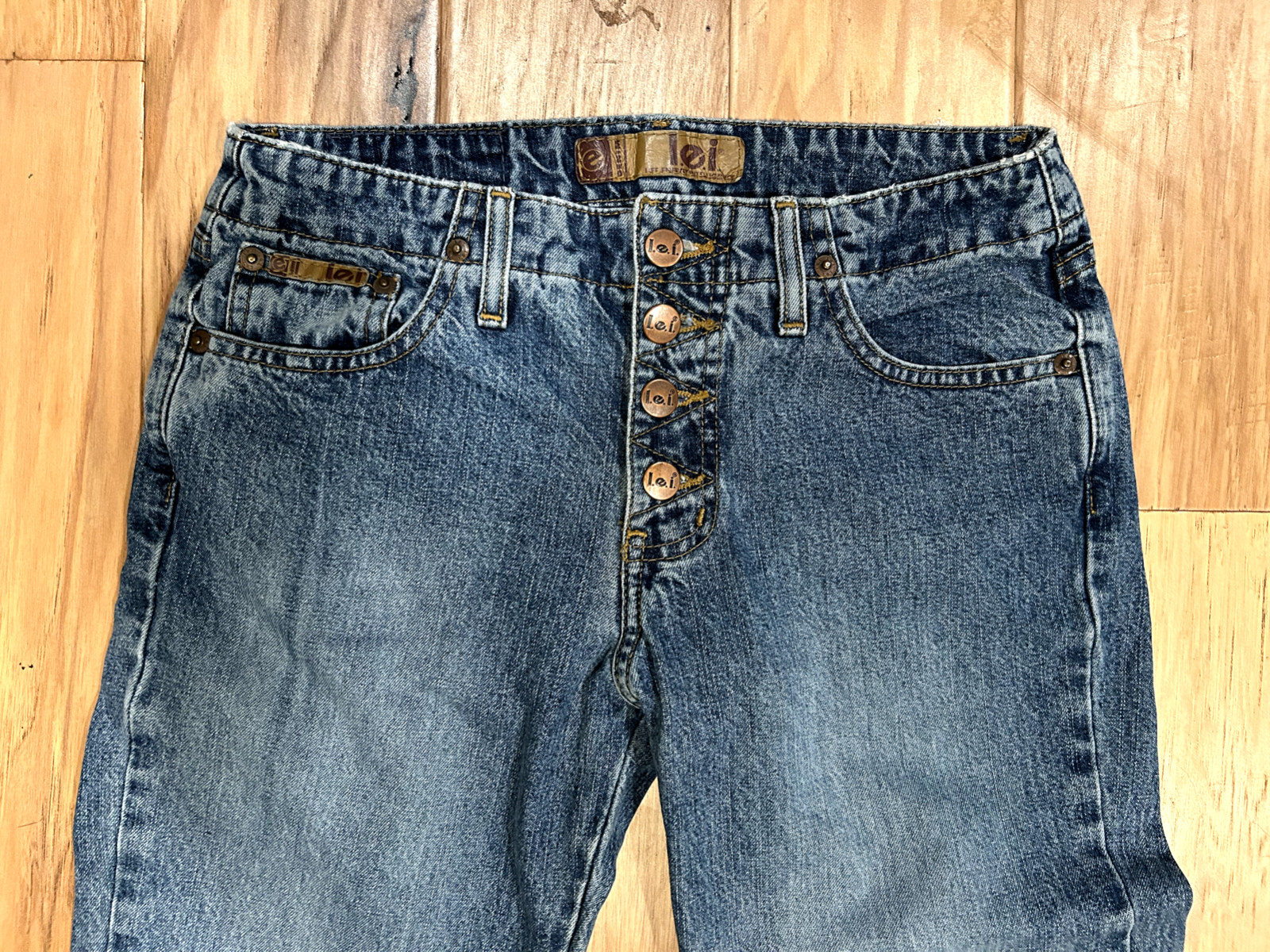 Vintage Y2K LEI Cropped Jean Capris With Button Fly Medium Wash Low Rise Size 5