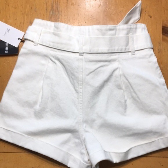 Forever 21 Summer Chic White Paperbag Denim Shorts Belted Pleated Front NWT