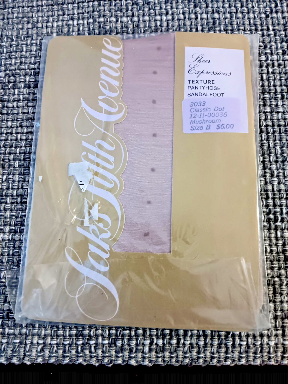 Saks Fifth Avenue Sheer Expressions Texture Pantyhose Classic Dot Mushroom B