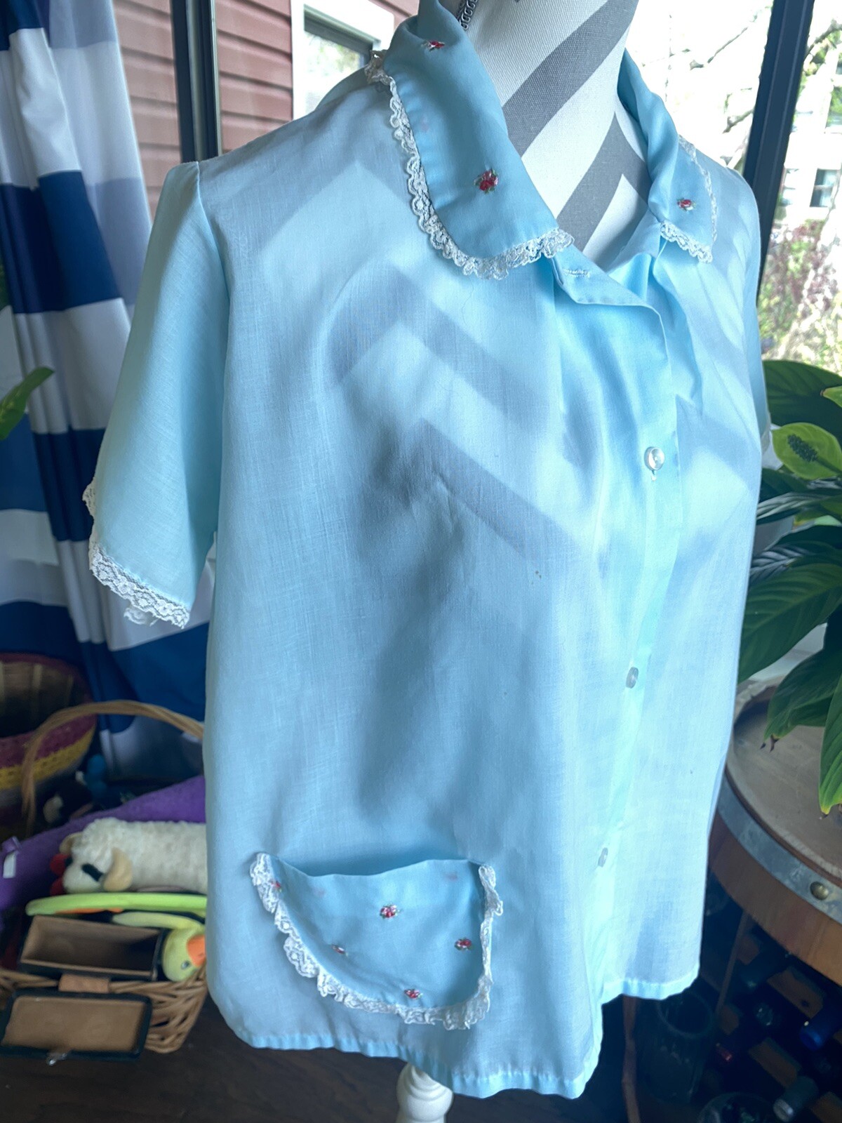 VTG WOMENS BED JACKET EMBROIDERY Pink Rosebuds ACCENTED PALE BLUE Aqua Katy 46 B