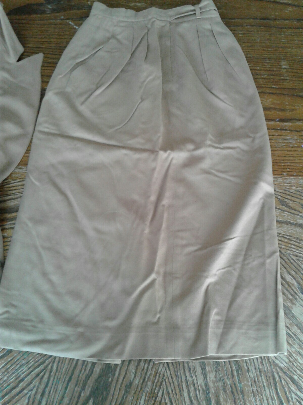 Vintage Jones New York Tan 2 Piece Skirt Suit Size 4 (cb14)
