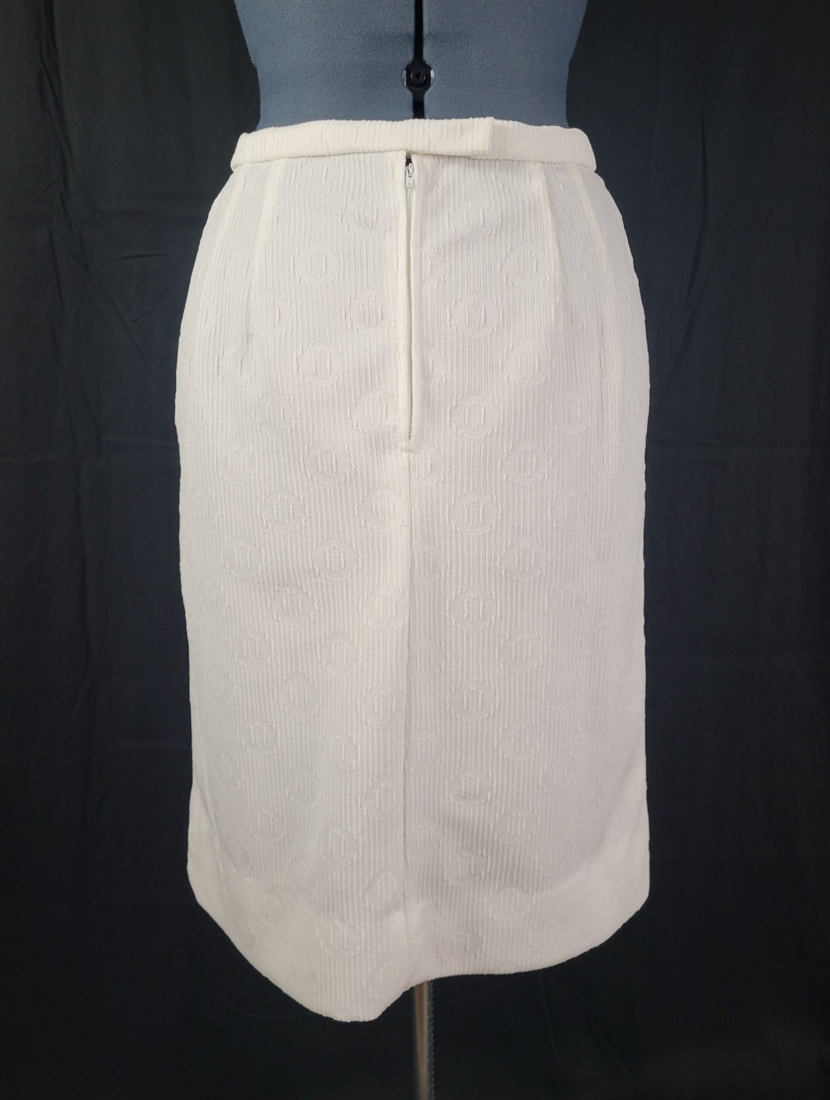 Vtg Handmade Creamy White Fitted Skirt w Textured „O” Pattern Size M? 30″ Waist