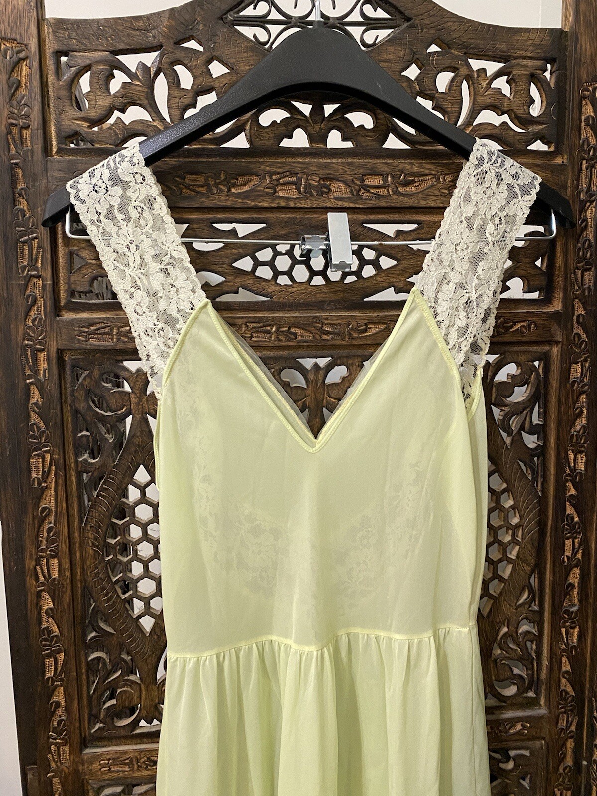 Vintage Munsingwear Size 36 Pale Green Nylon Tricot Lace Sheer Nightgown Nightie
