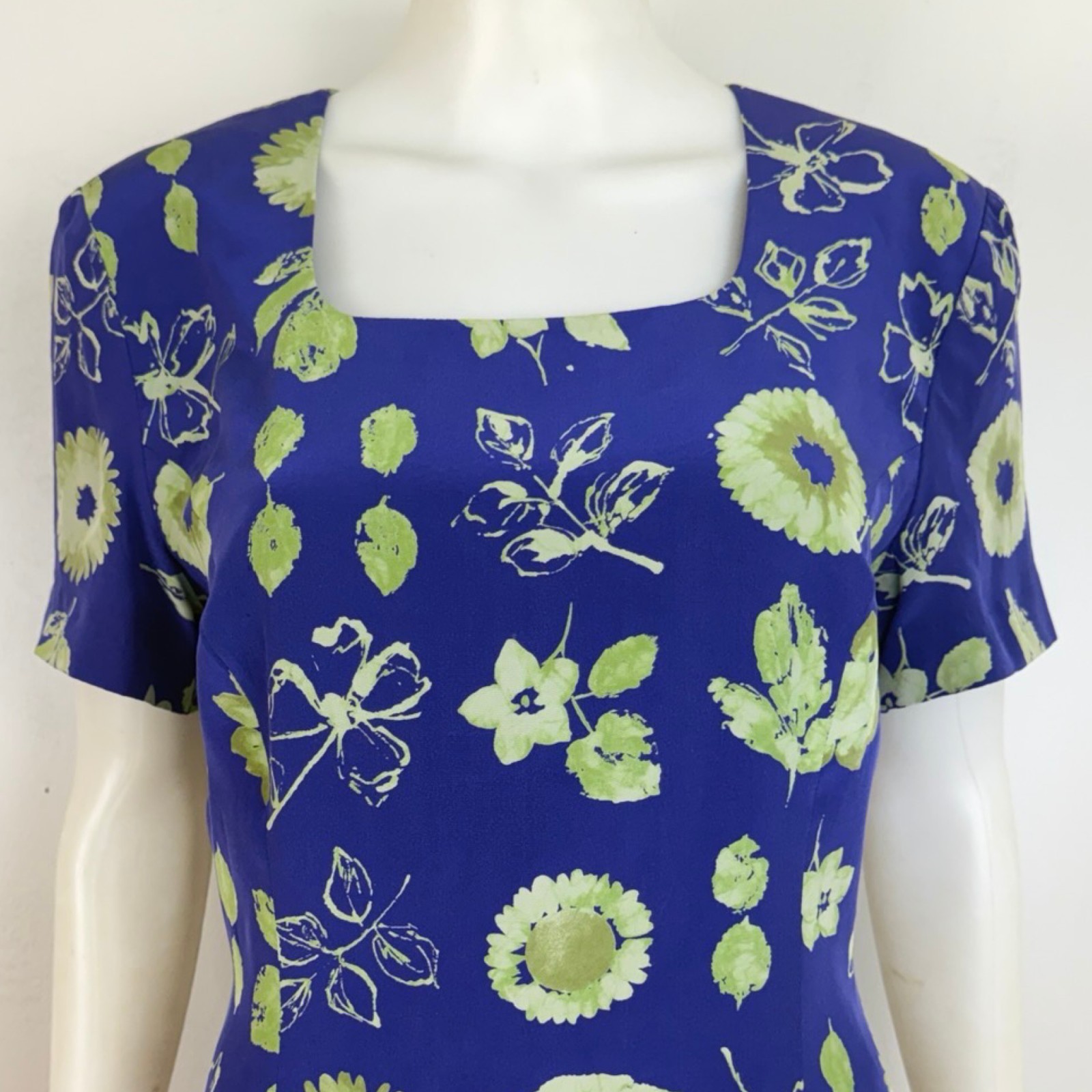Vintage Silk Floral Sheath Dress Size Medium 90s Maggy London Indigo/Green Frock