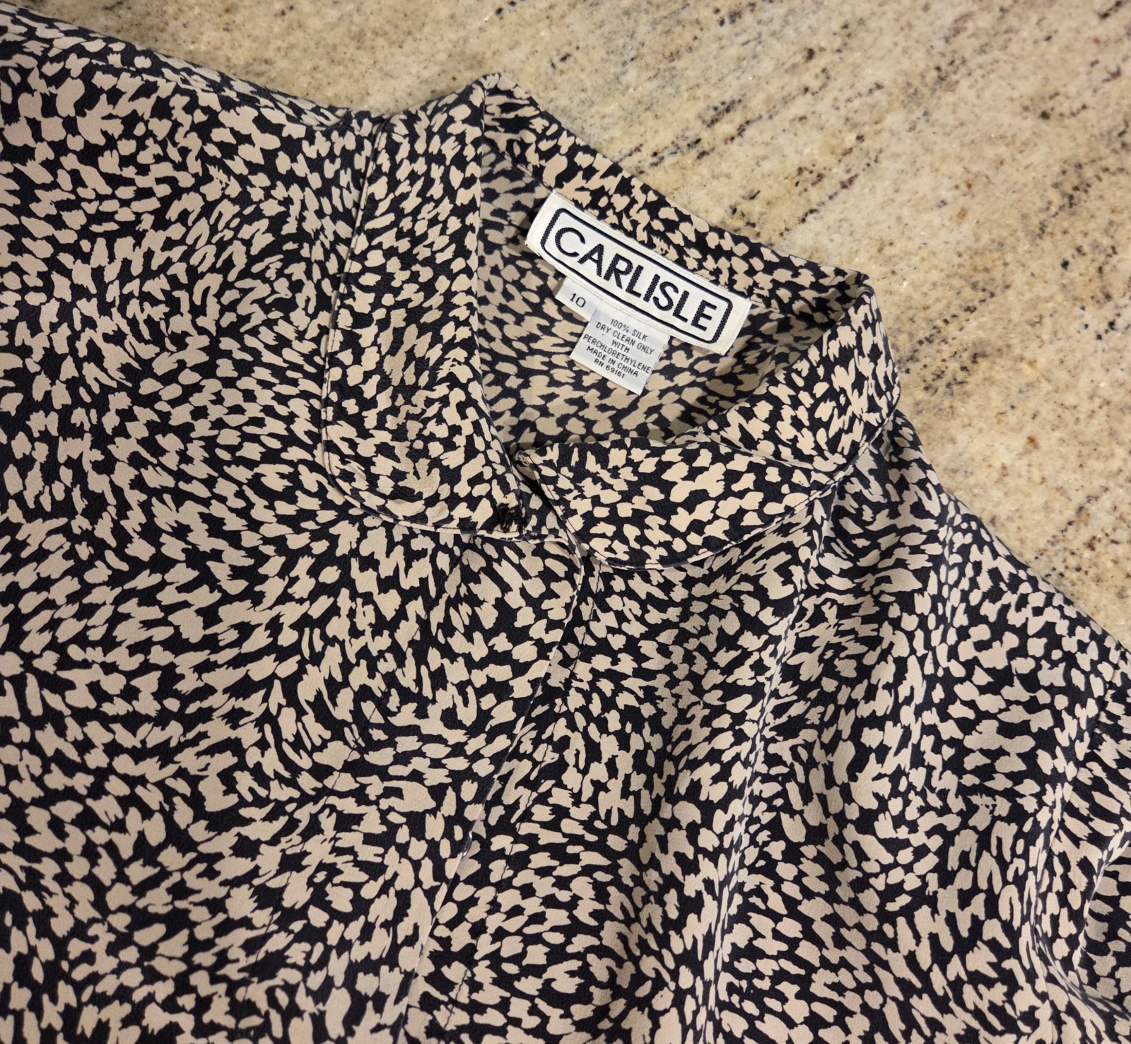 Carlisle Vintage Women’s 100 % Silk Animal Print Blouse Size 10 Old Money Artsy