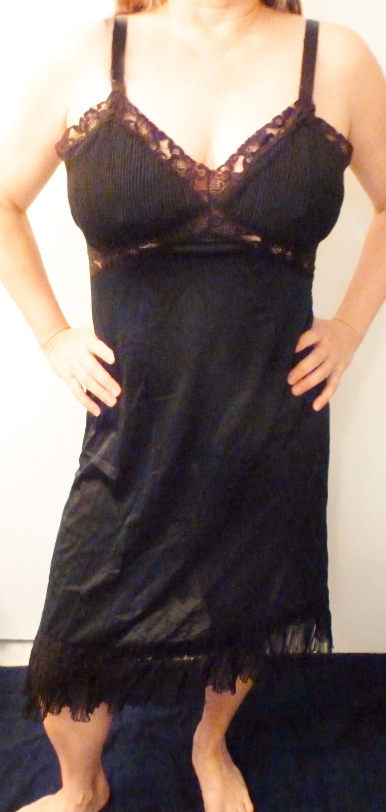 1950s GORGEOUS LAROS BLACK SEXY SATINY NYLON LACY OPERA PLEATS FULL SLIP 38 EVC