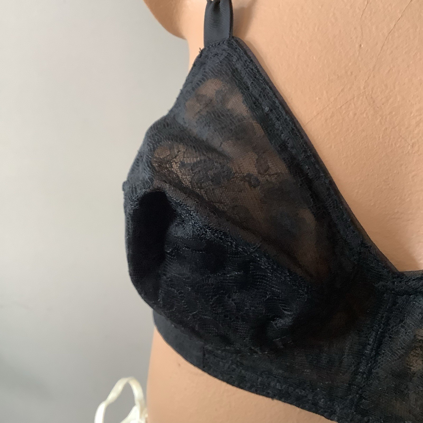 NOS Vintage Black VANITY FAIR Nylon Pointy BRA Floral LACE Sheer Bullet SZ. 34A