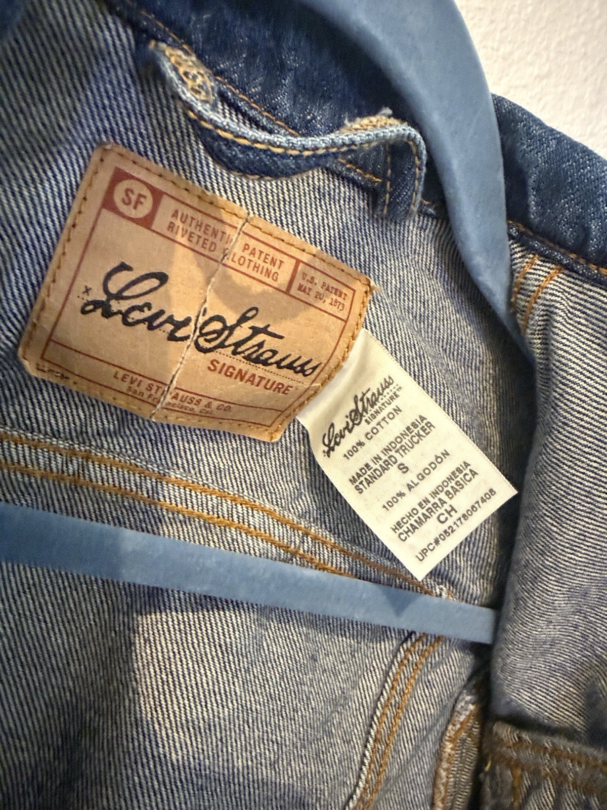Levi Strauss Signature Vintage Classic Blue Denim Jacket with Tan Stitching S