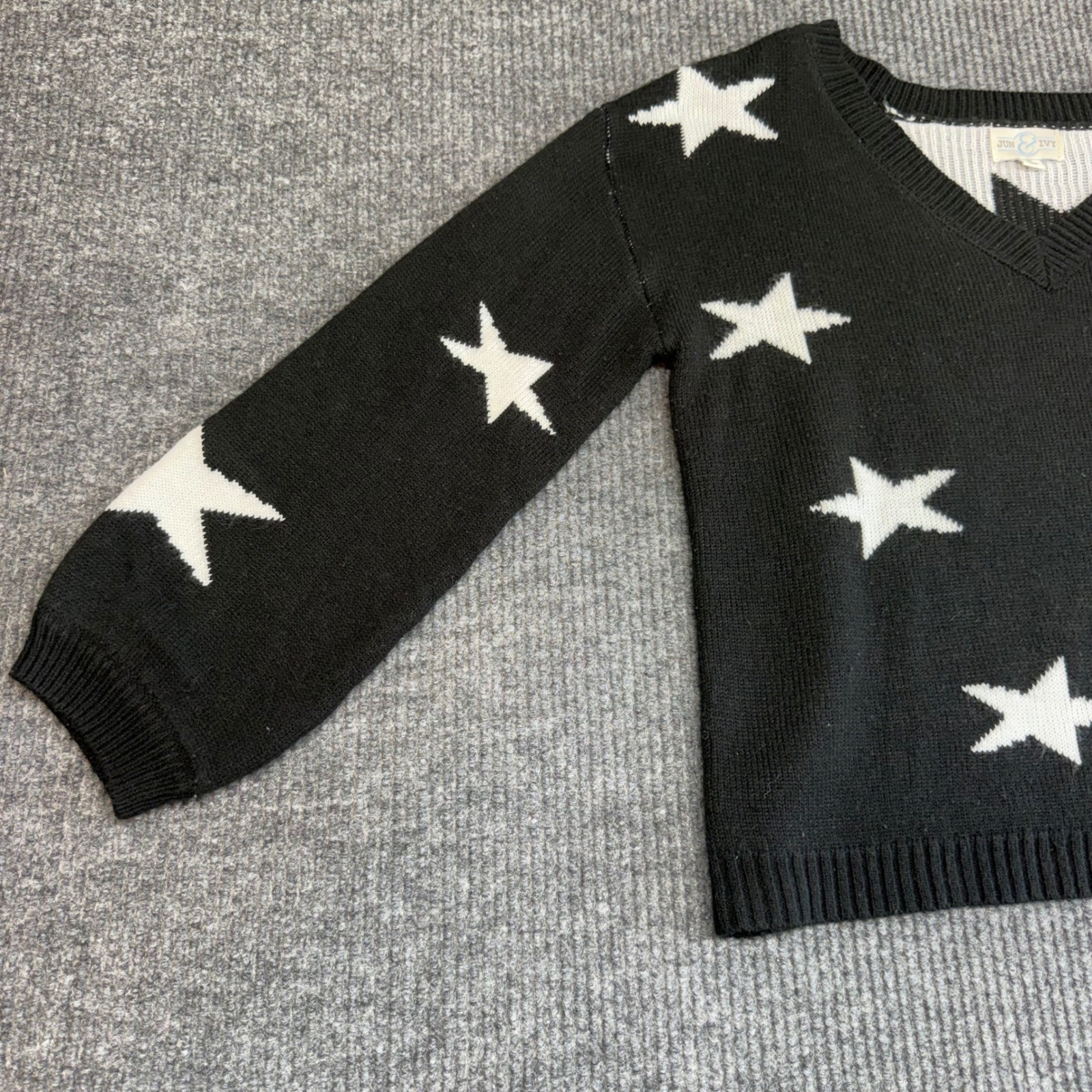 Jun & Ivy Medium Star Print V Neck Top Black White Lightweight Knit Fairy Grunge