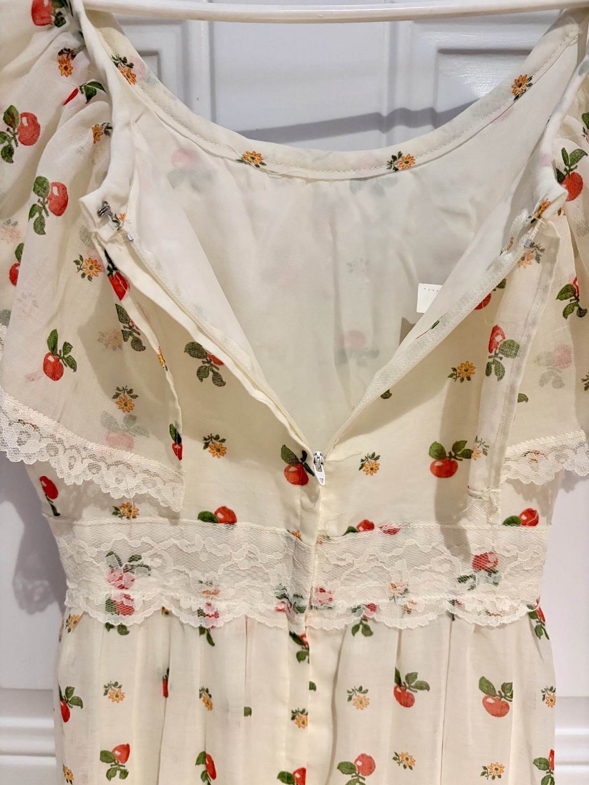 Vintage 1970s Union‑Made Peasant Maxi Dress Apple Print Lace Trim Size 7 USA