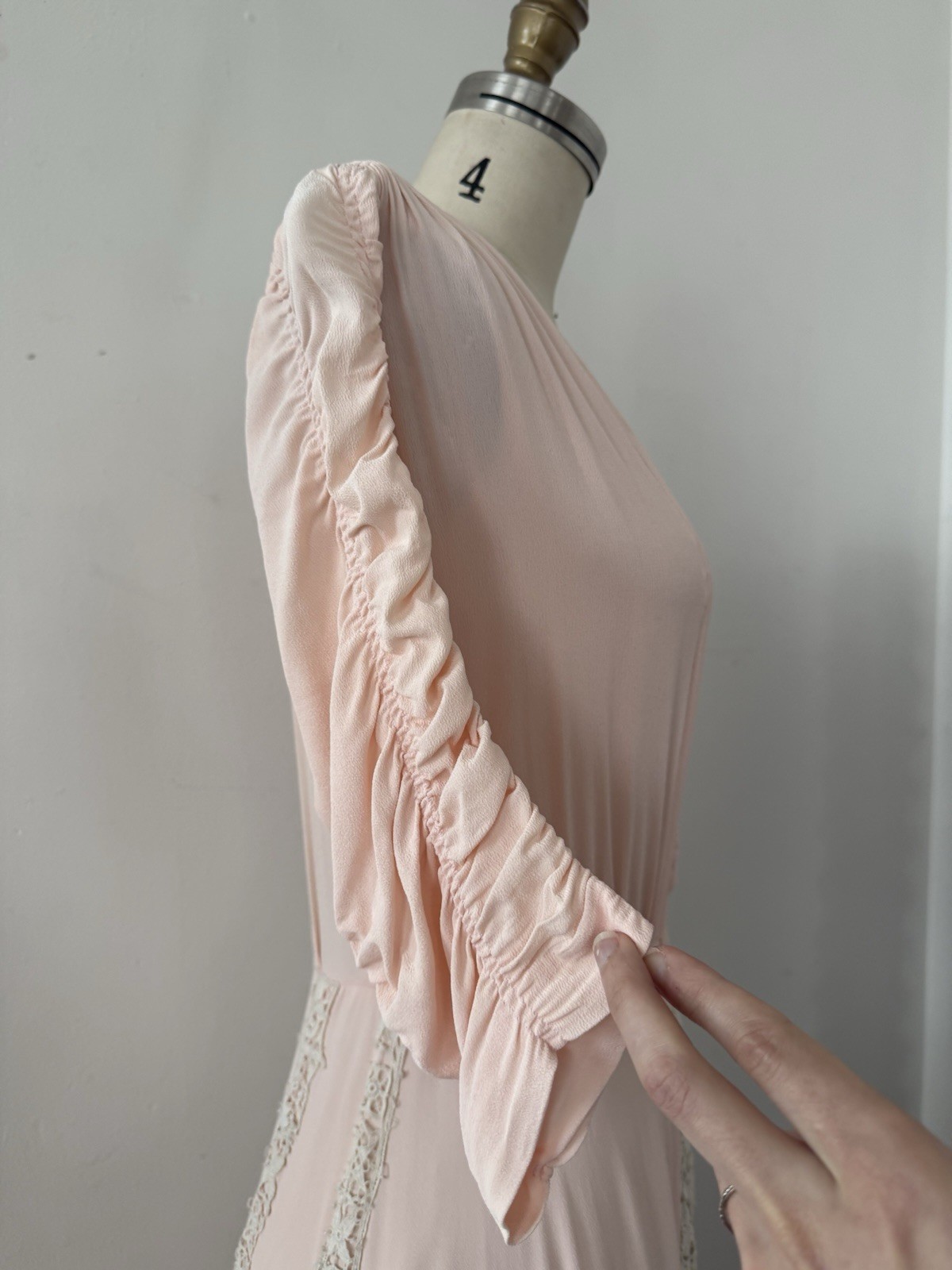 Stunning 1940s Pink Crepe/Crocheted Lace Gown Wide Sweep Skirt XS S