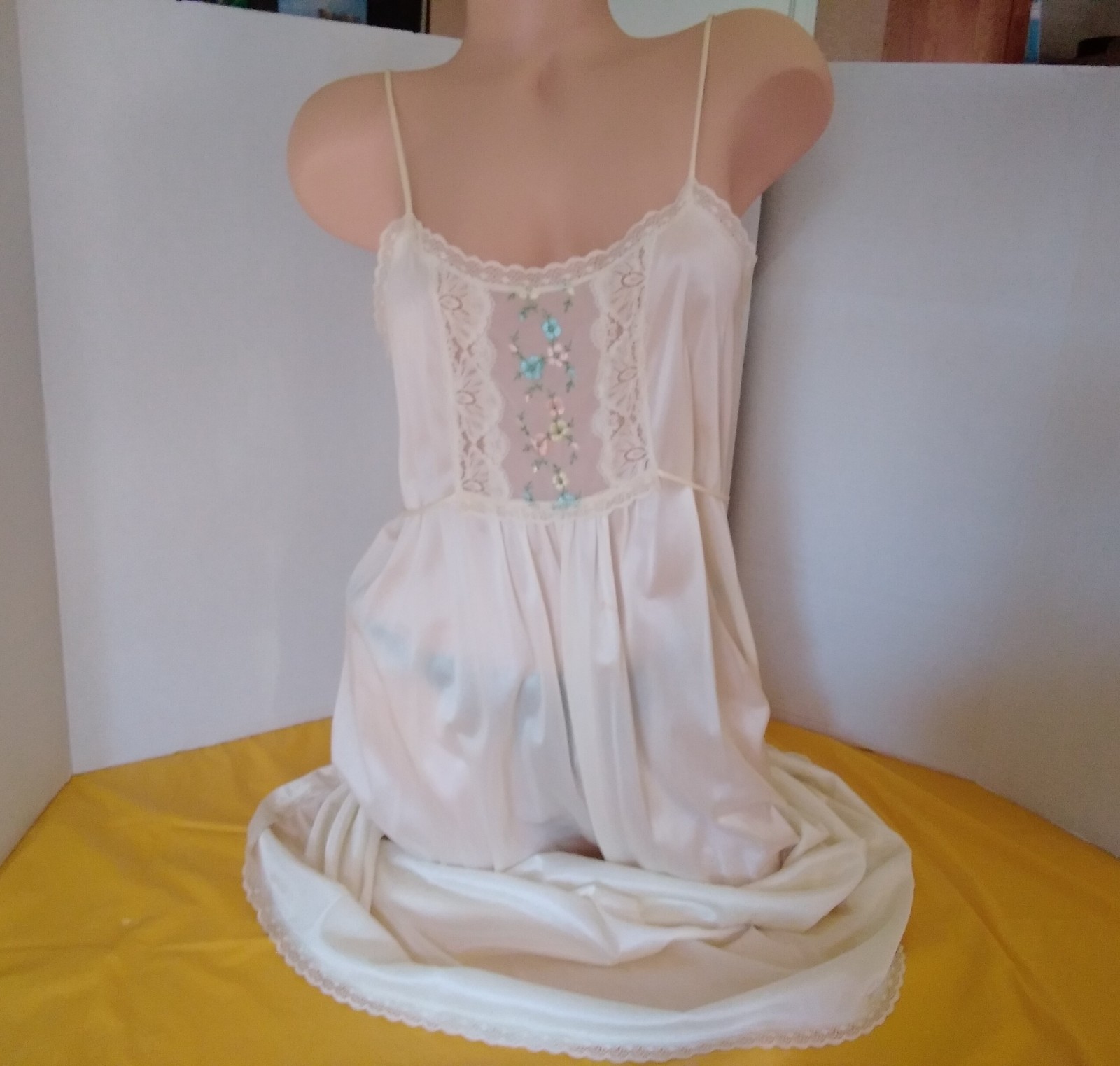 Vintage Sears 2pc Embroidered Bodice Long Nightgown & Robe Small 32/34