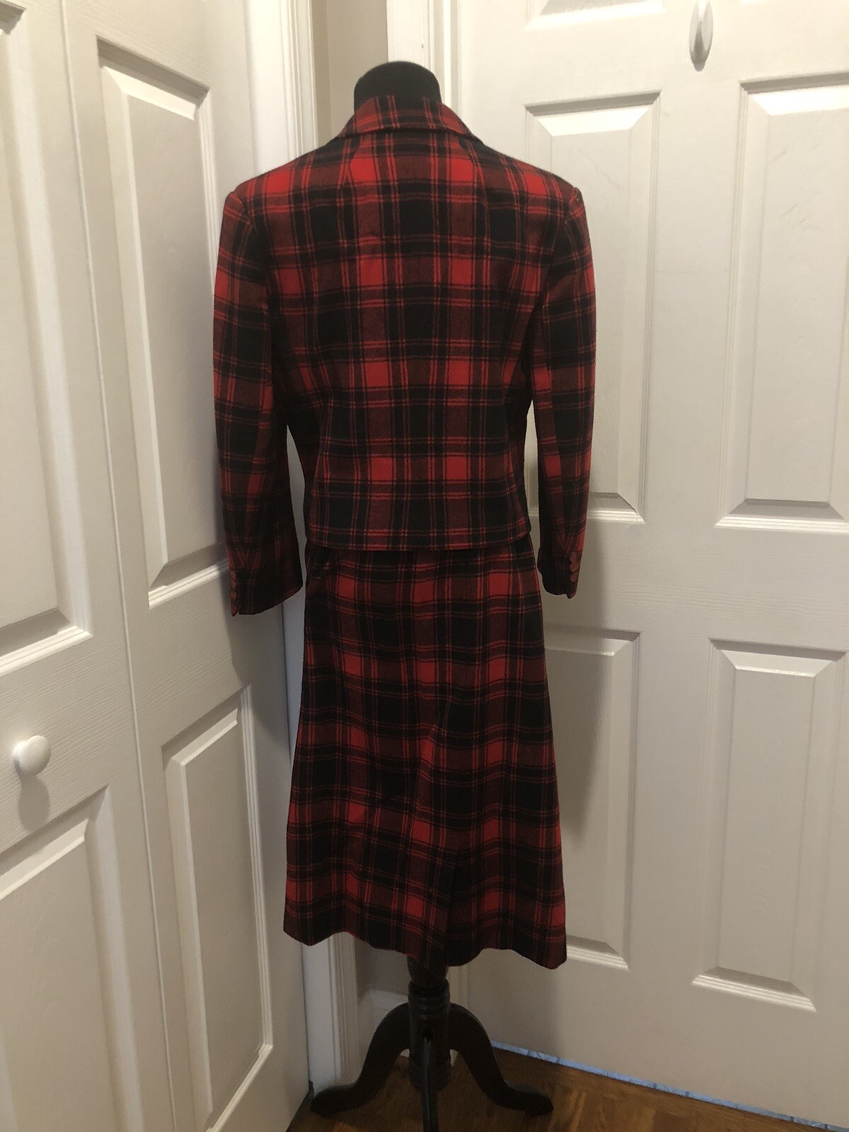 VINTAGE PENDLETON SKIRT SUIT 100% WOOL RED BLACK PLAID SKIRT 6 JACKET 8